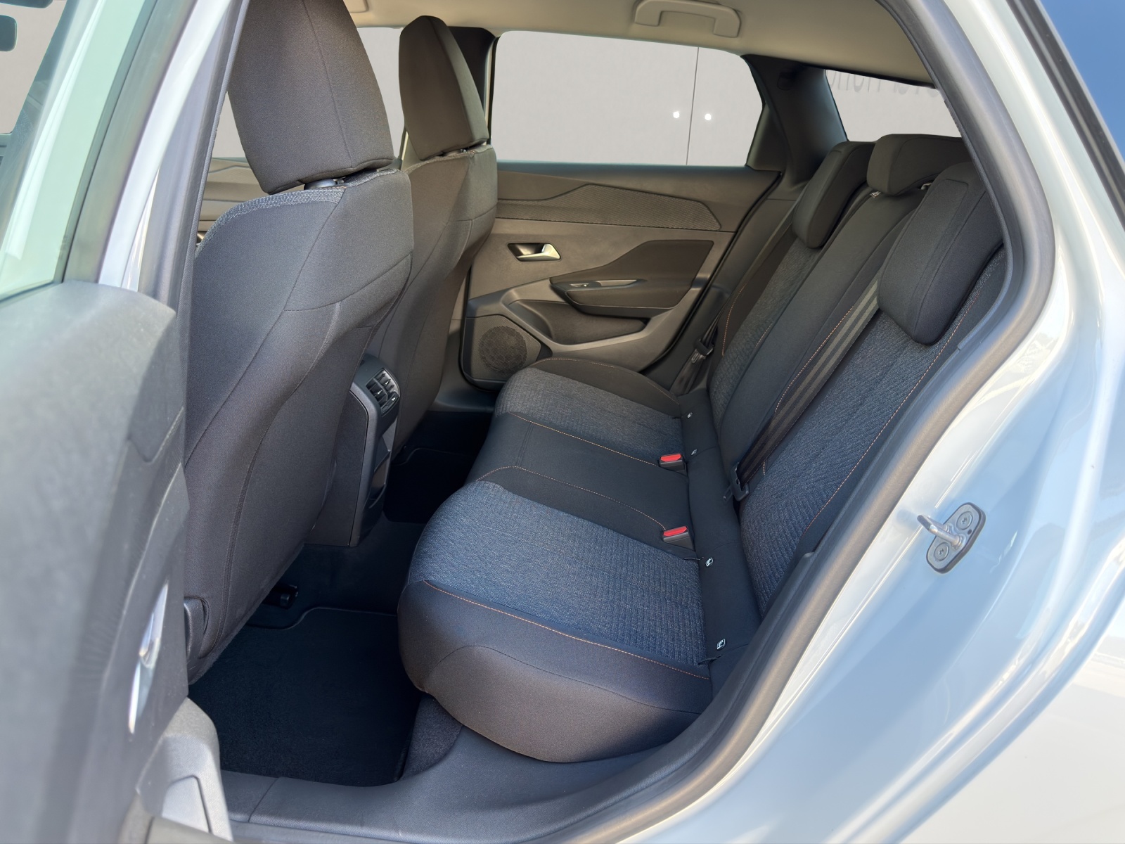 PEUGEOT 308 SW 1.2 Hybrid Style-image-14