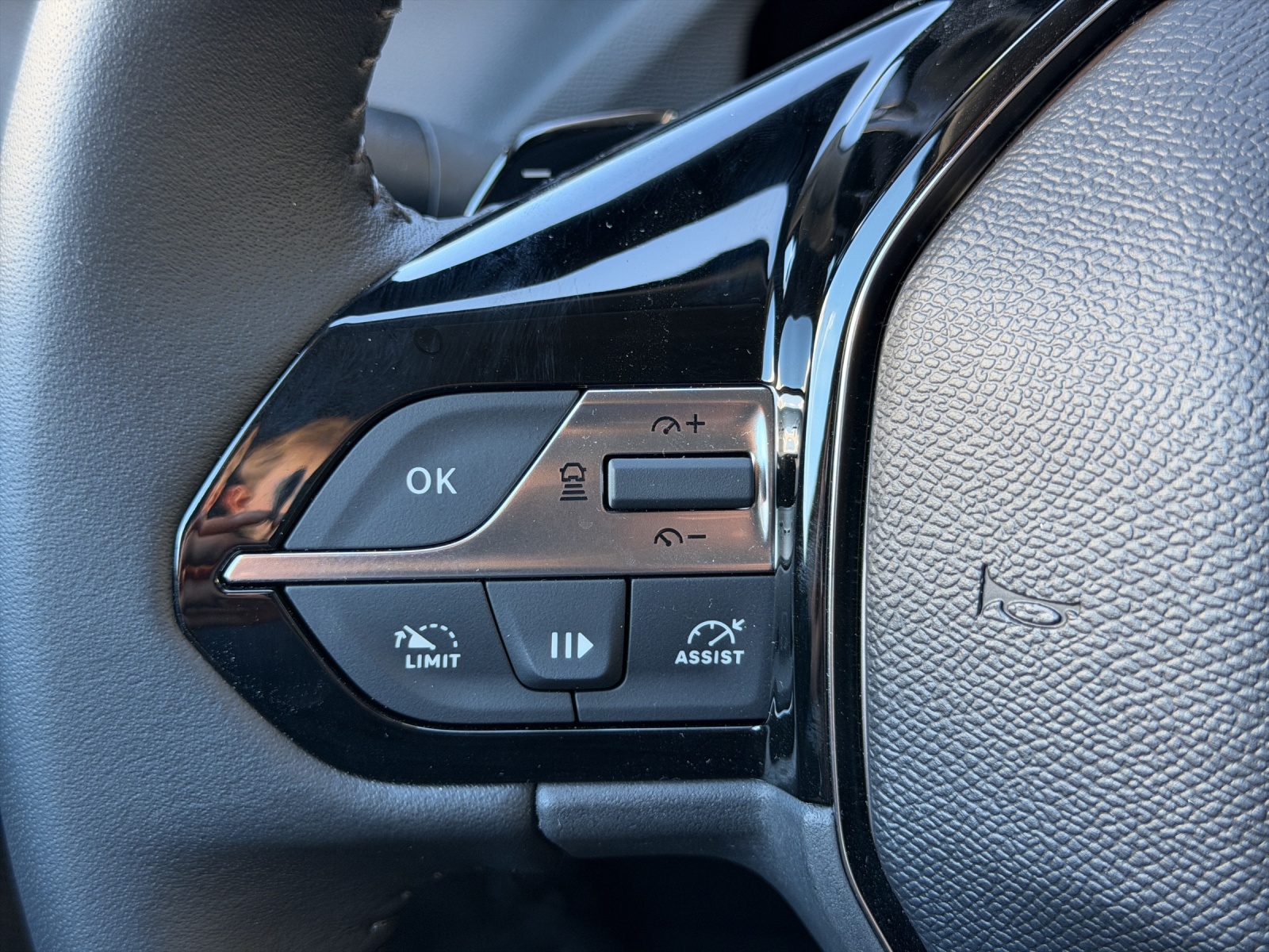 PEUGEOT 308 SW 1.2 Hybrid Style-image-7