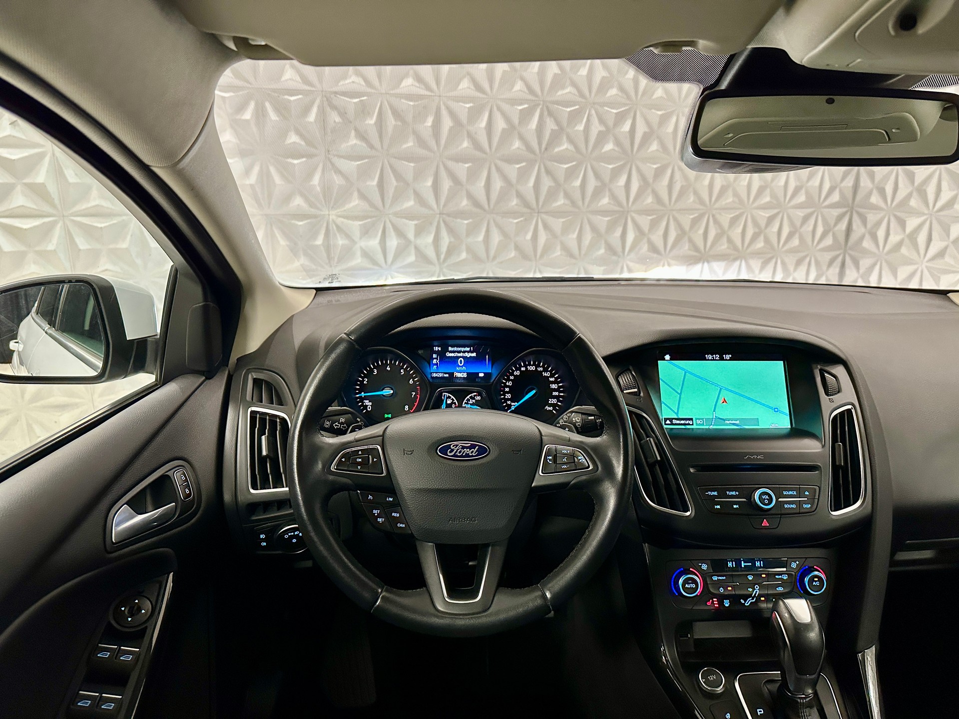 FORD Focus 1.5 SCTi Titanium Automatic-image-22