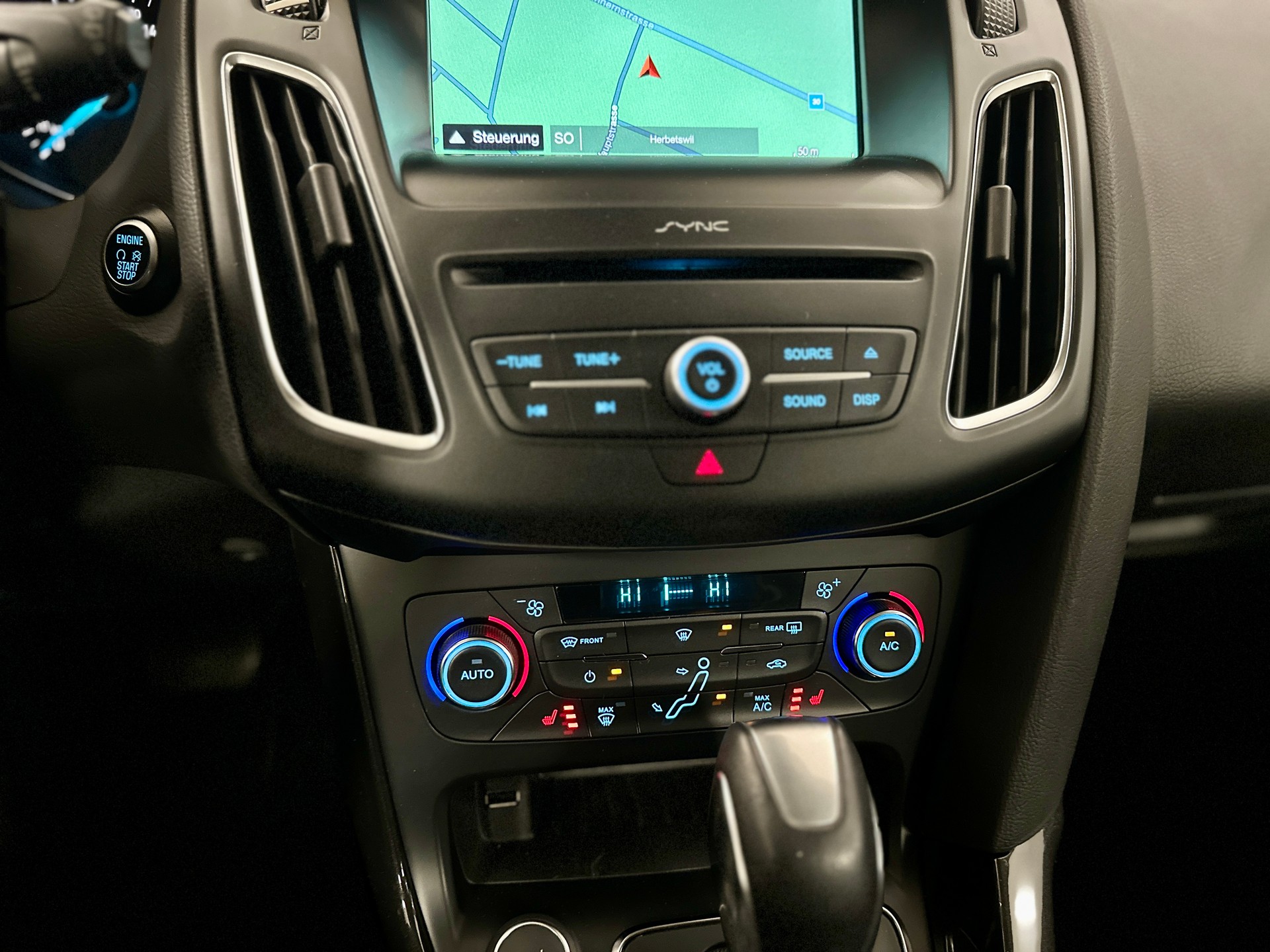 FORD Focus 1.5 SCTi Titanium Automatic-image-19