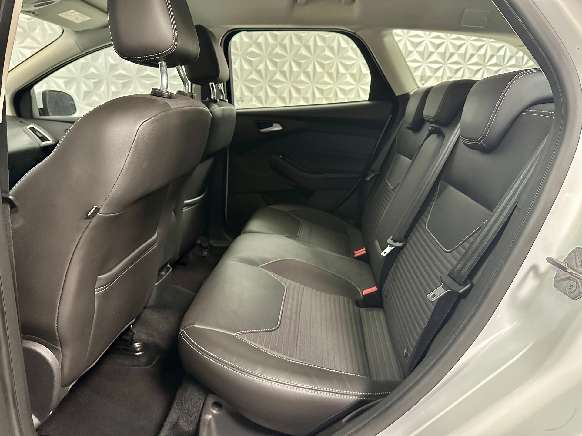 FORD Focus 1.5 SCTi Titanium Automatic-image-13