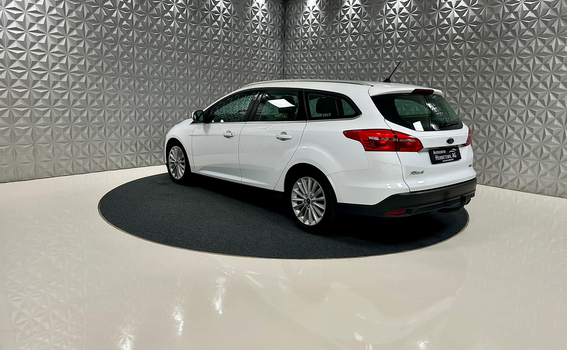 FORD Focus 1.5 SCTi Titanium Automatic-image-6