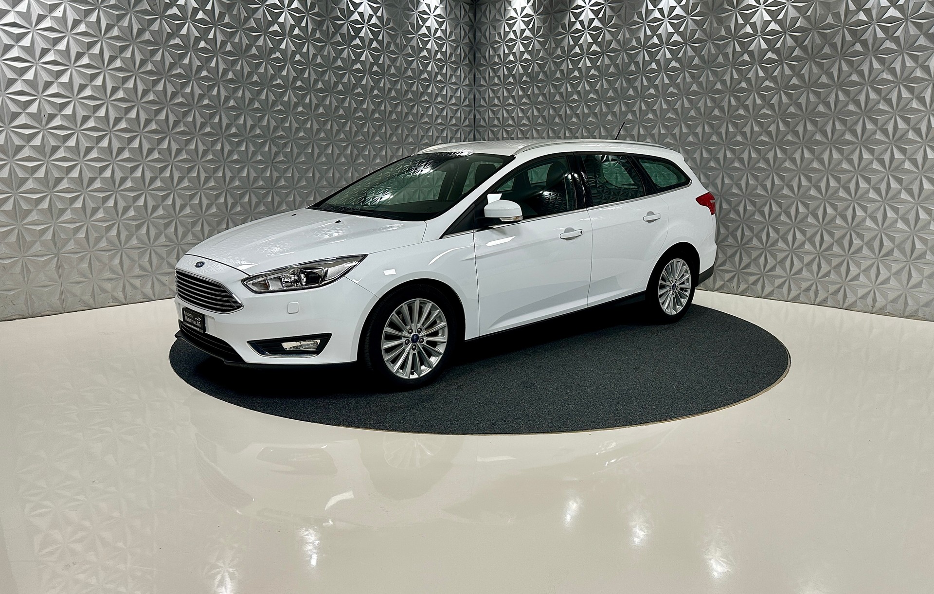 FORD Focus 1.5 SCTi Titanium Automatic-image-0