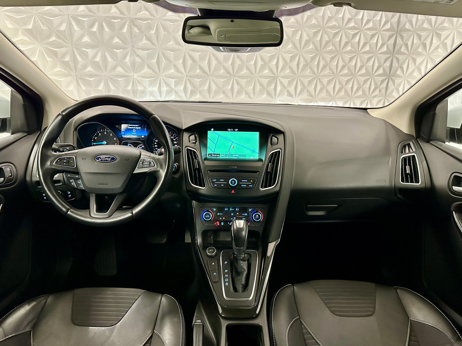 FORD Focus 1.5 SCTi Titanium Automatic-image-14