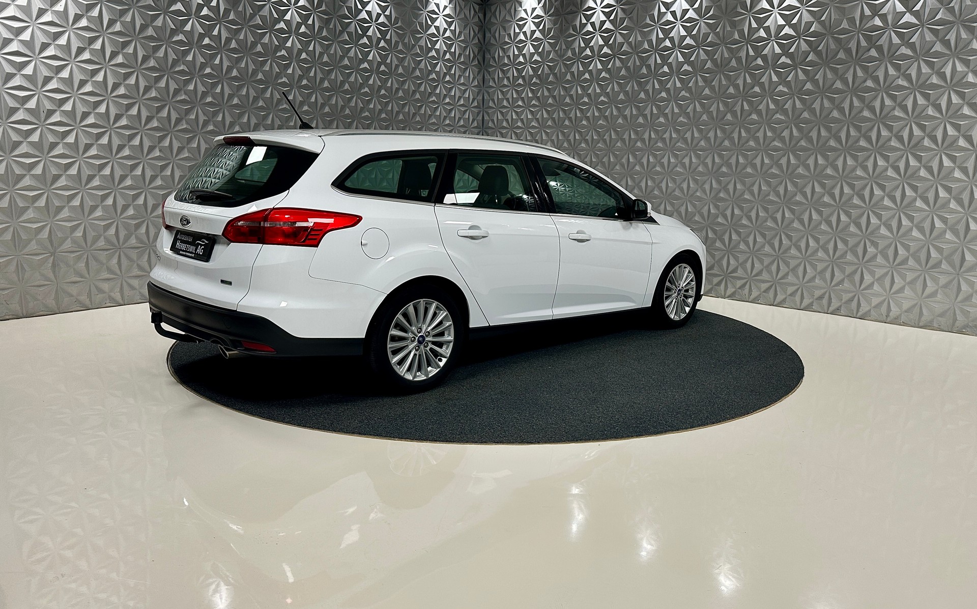 FORD Focus 1.5 SCTi Titanium Automatic-image-4