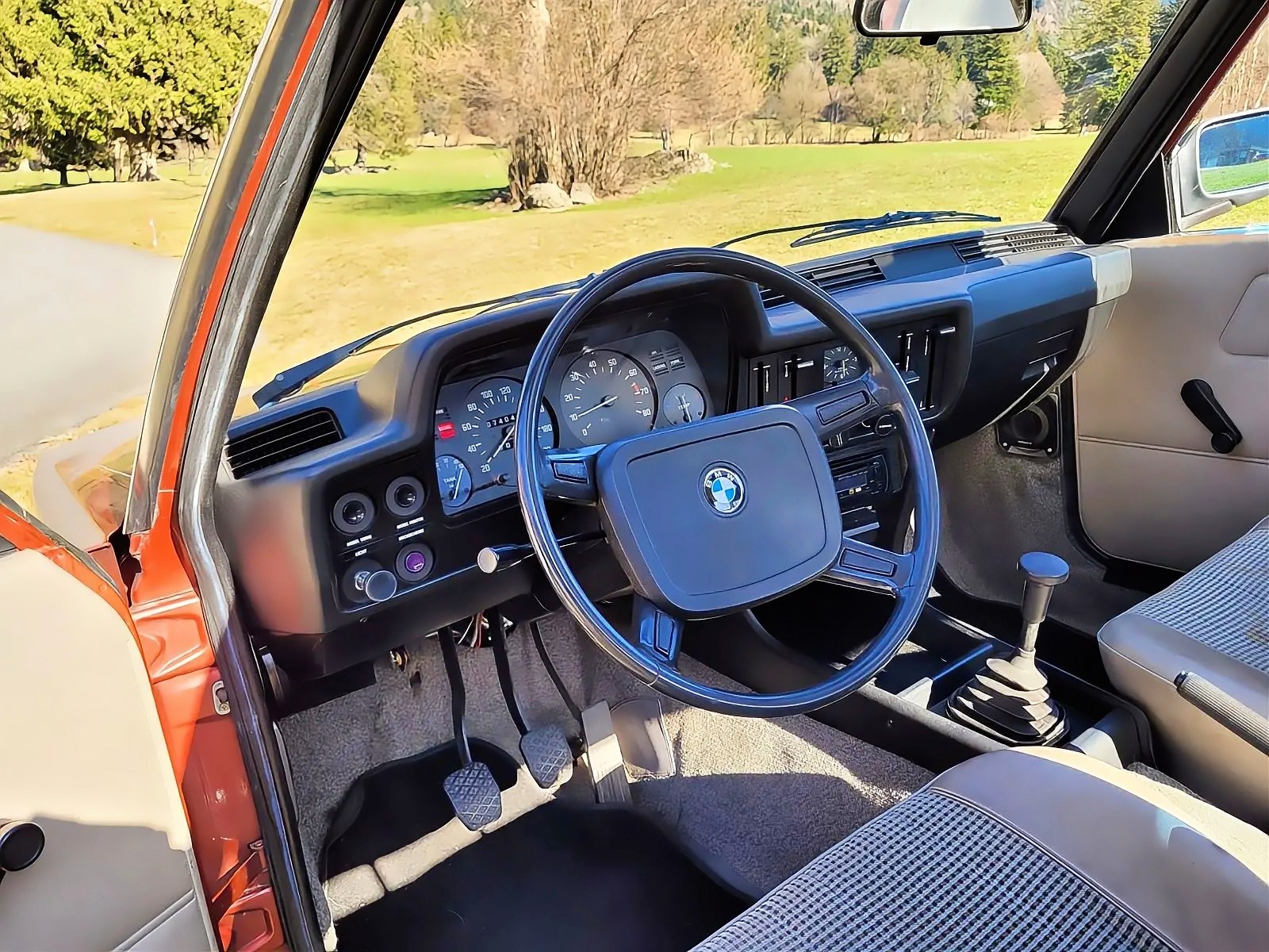BMW 320-image-3