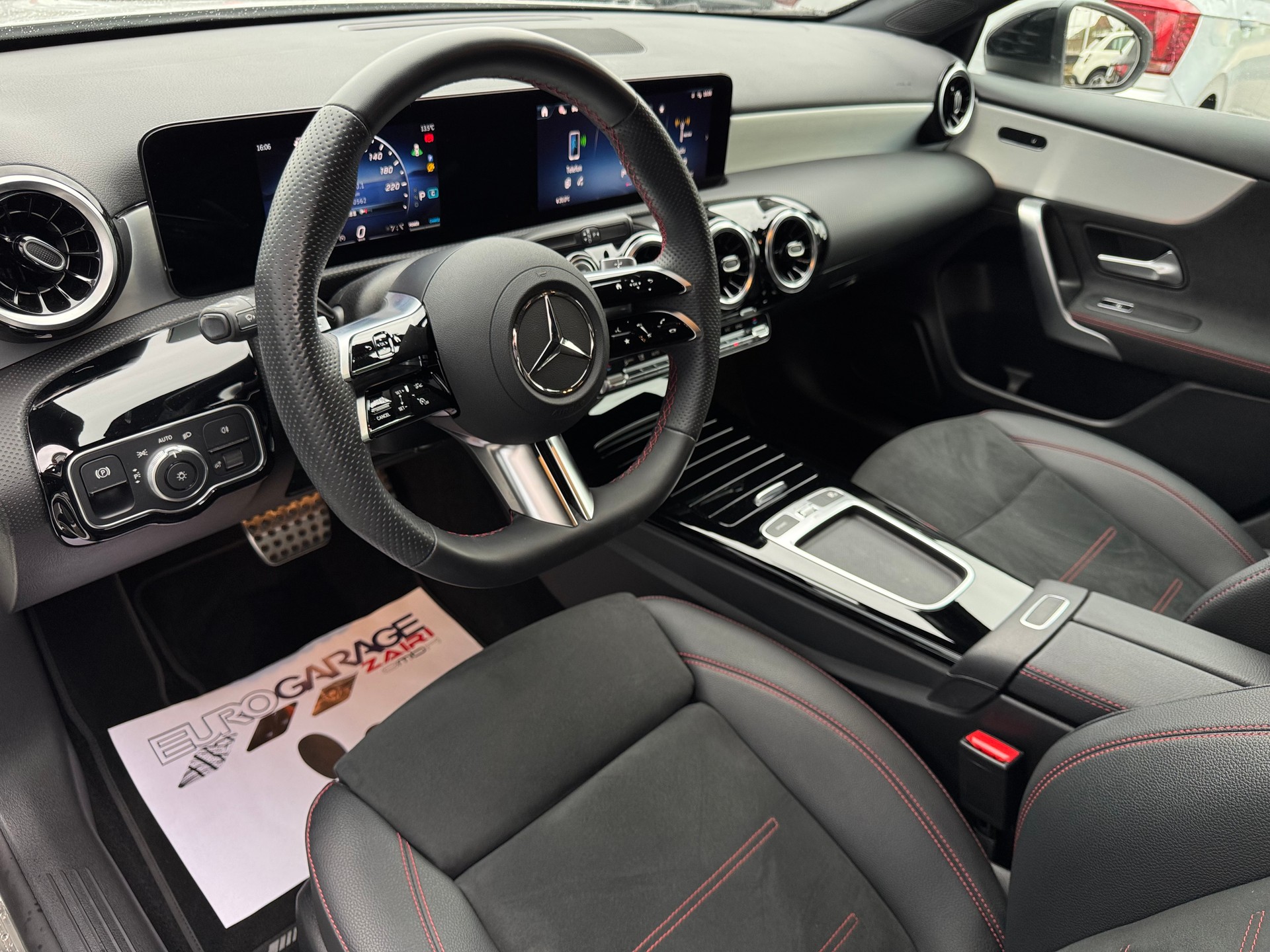 MERCEDES-BENZ A 200 AMG Line Night Star 7G-DCT-image-2