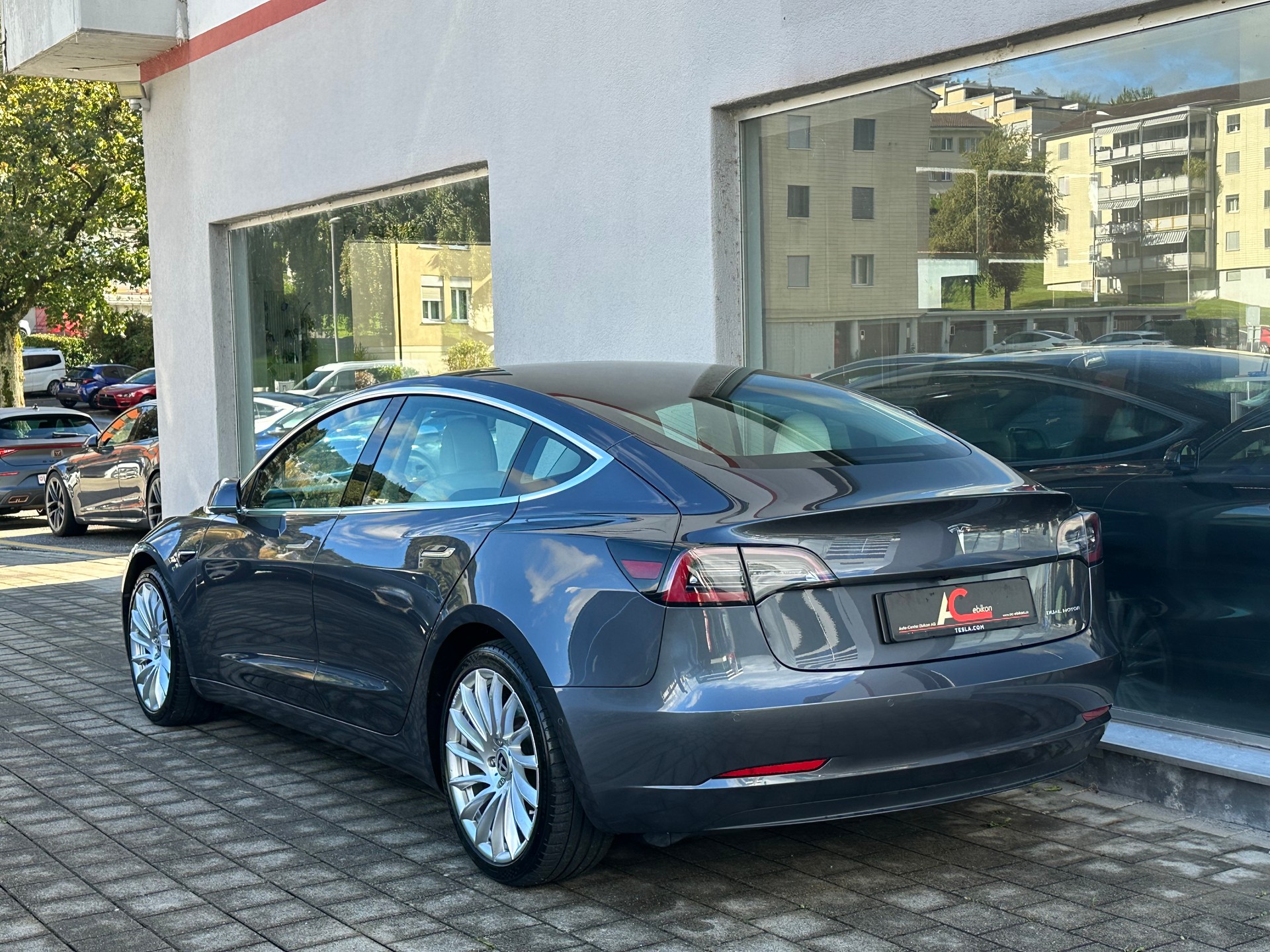 TESLA Model 3 Long Range Dual Motor AWD-image-1