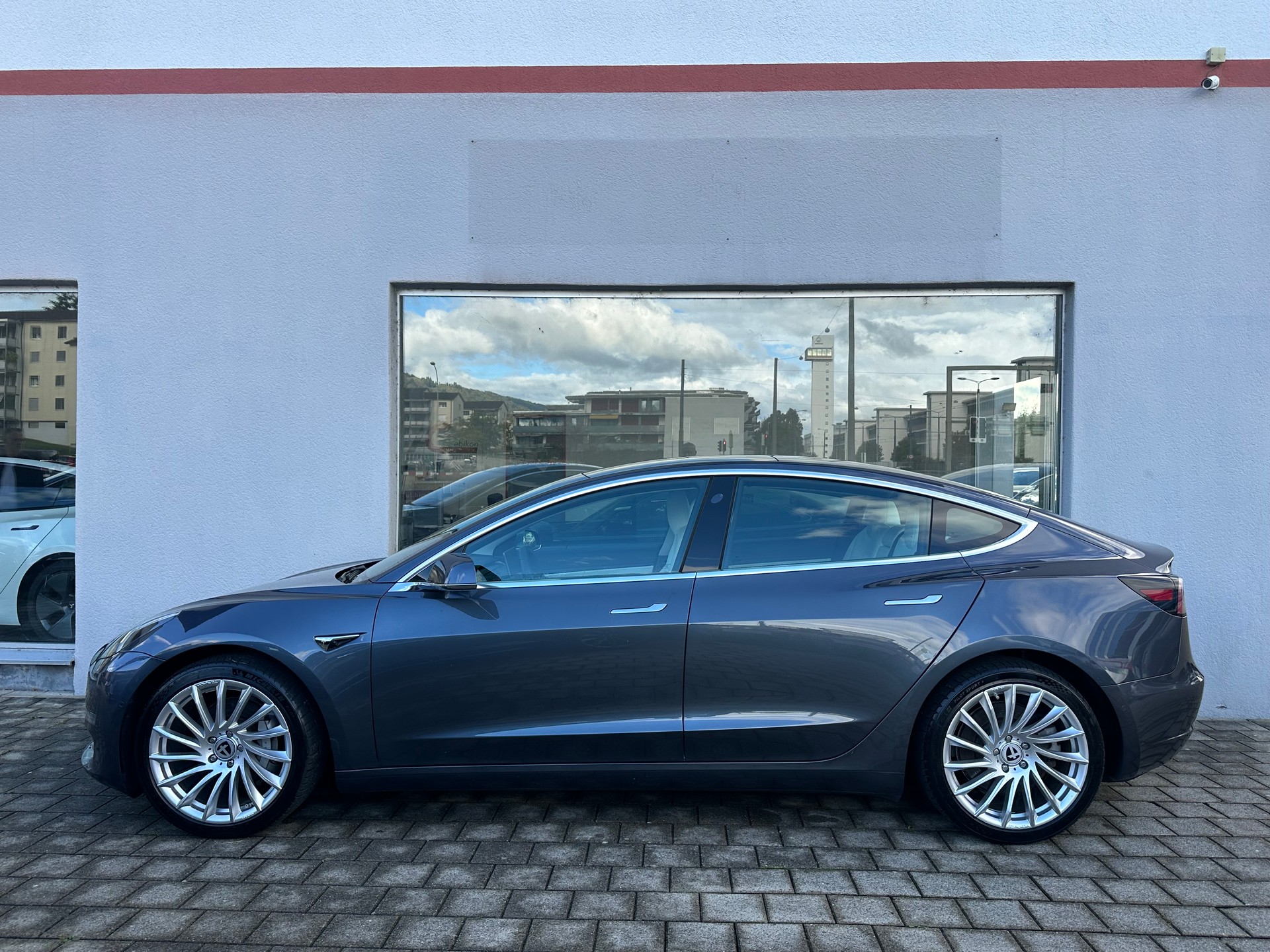 TESLA Model 3 Long Range Dual Motor AWD-image-3