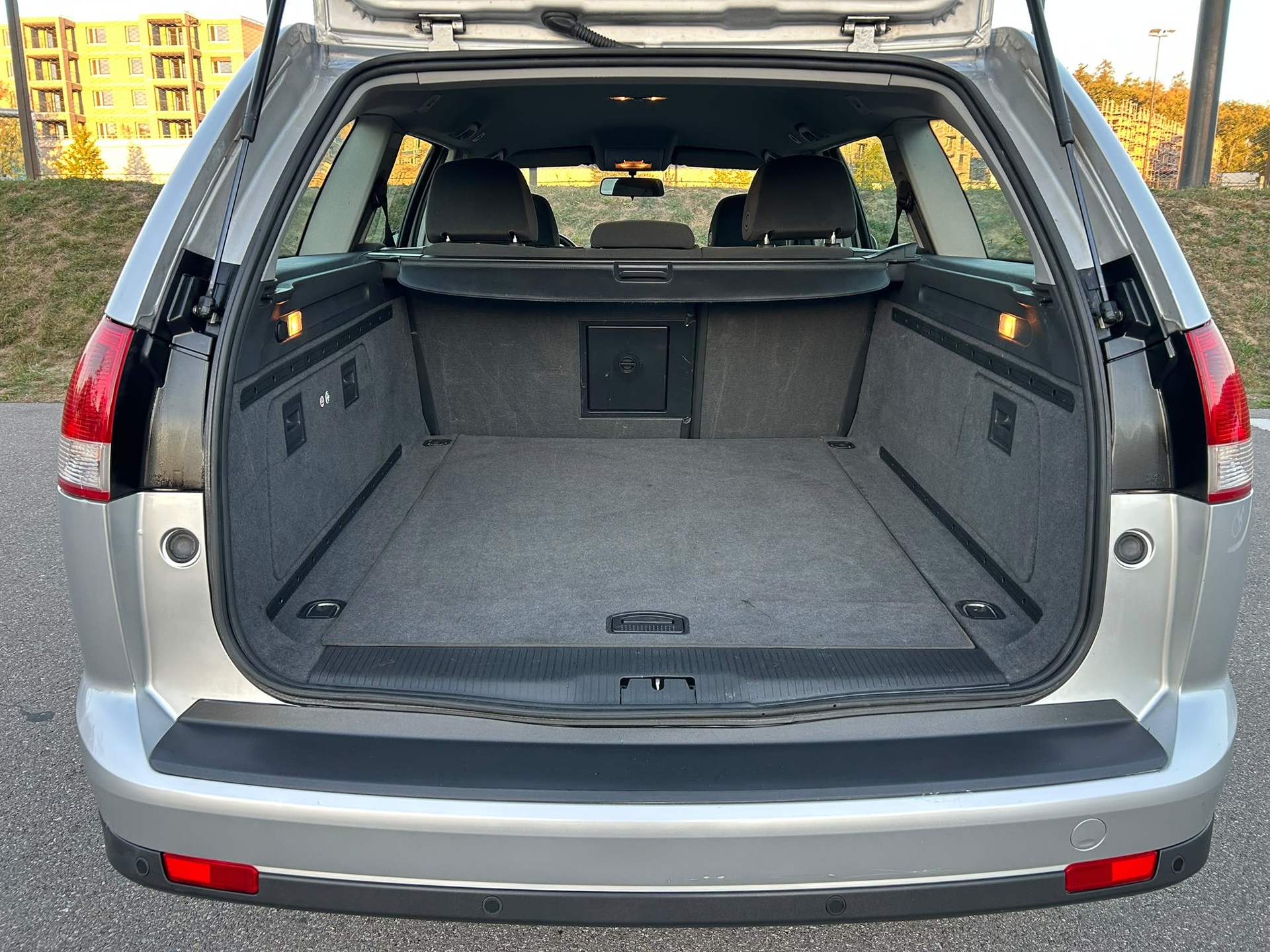 OPEL Vectra Caravan 2.2 Elegance-image-10