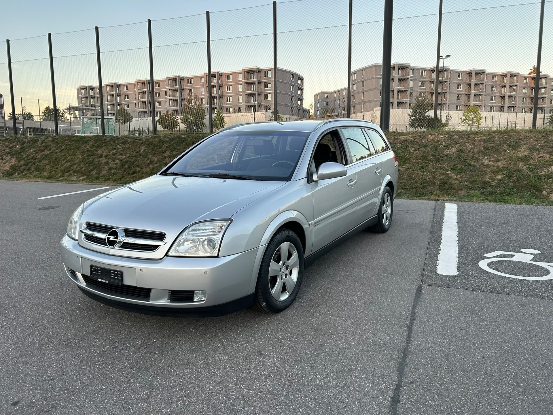 OPEL Vectra Caravan 2.2 Elegance-image-1