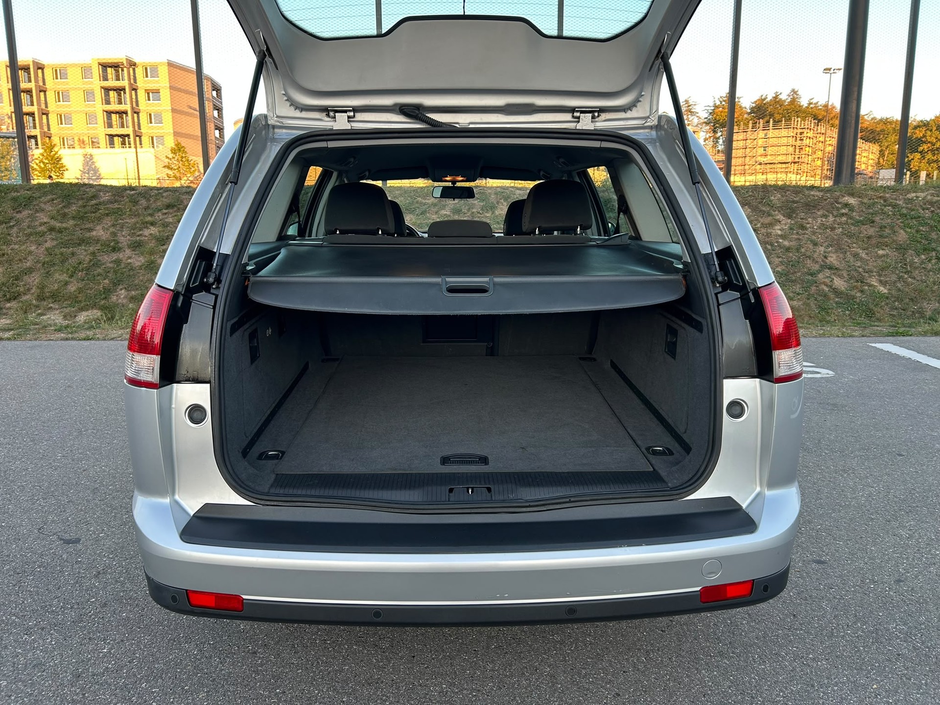 OPEL Vectra Caravan 2.2 Elegance-image-9