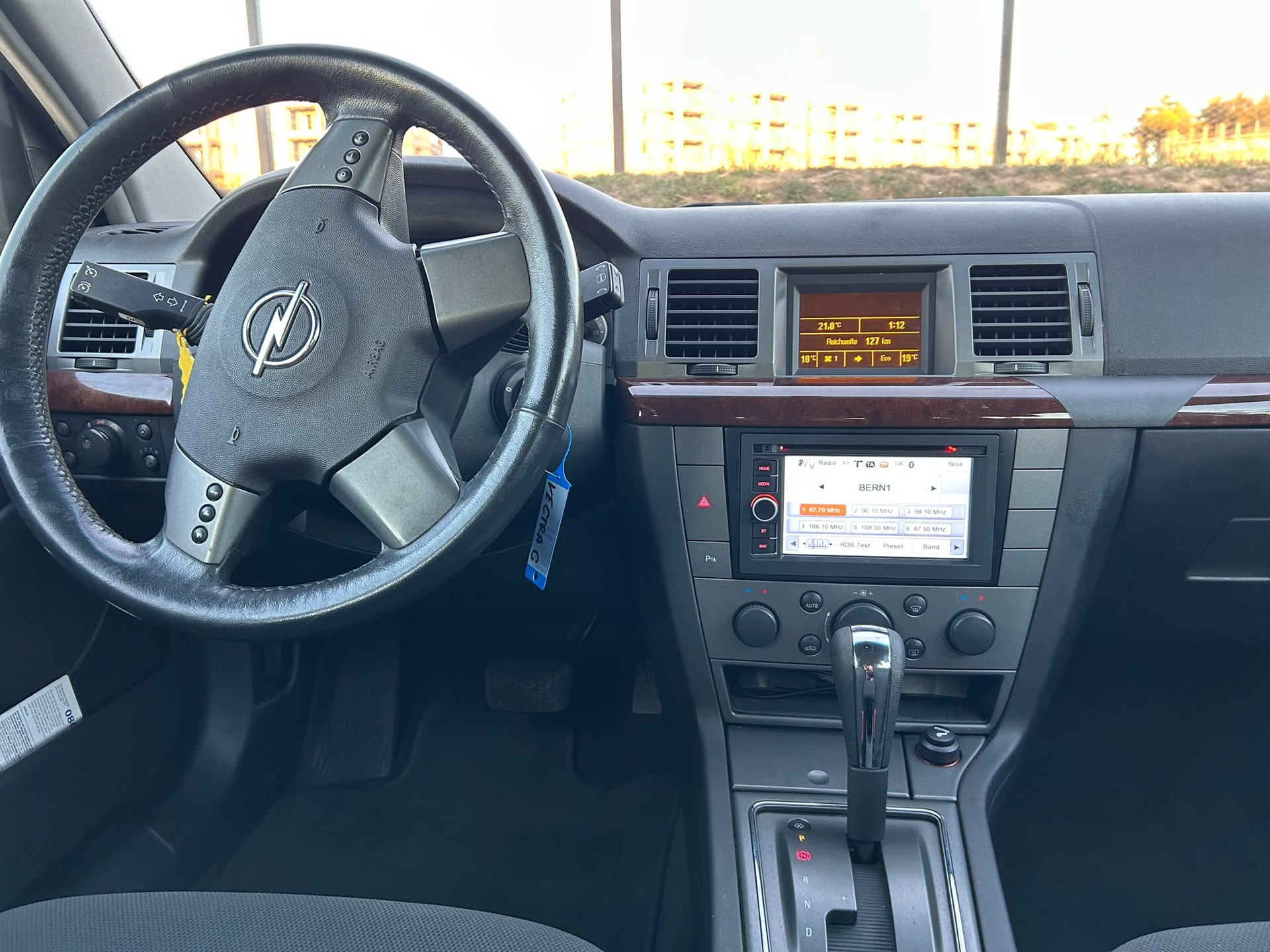 OPEL Vectra Caravan 2.2 Elegance-image-5