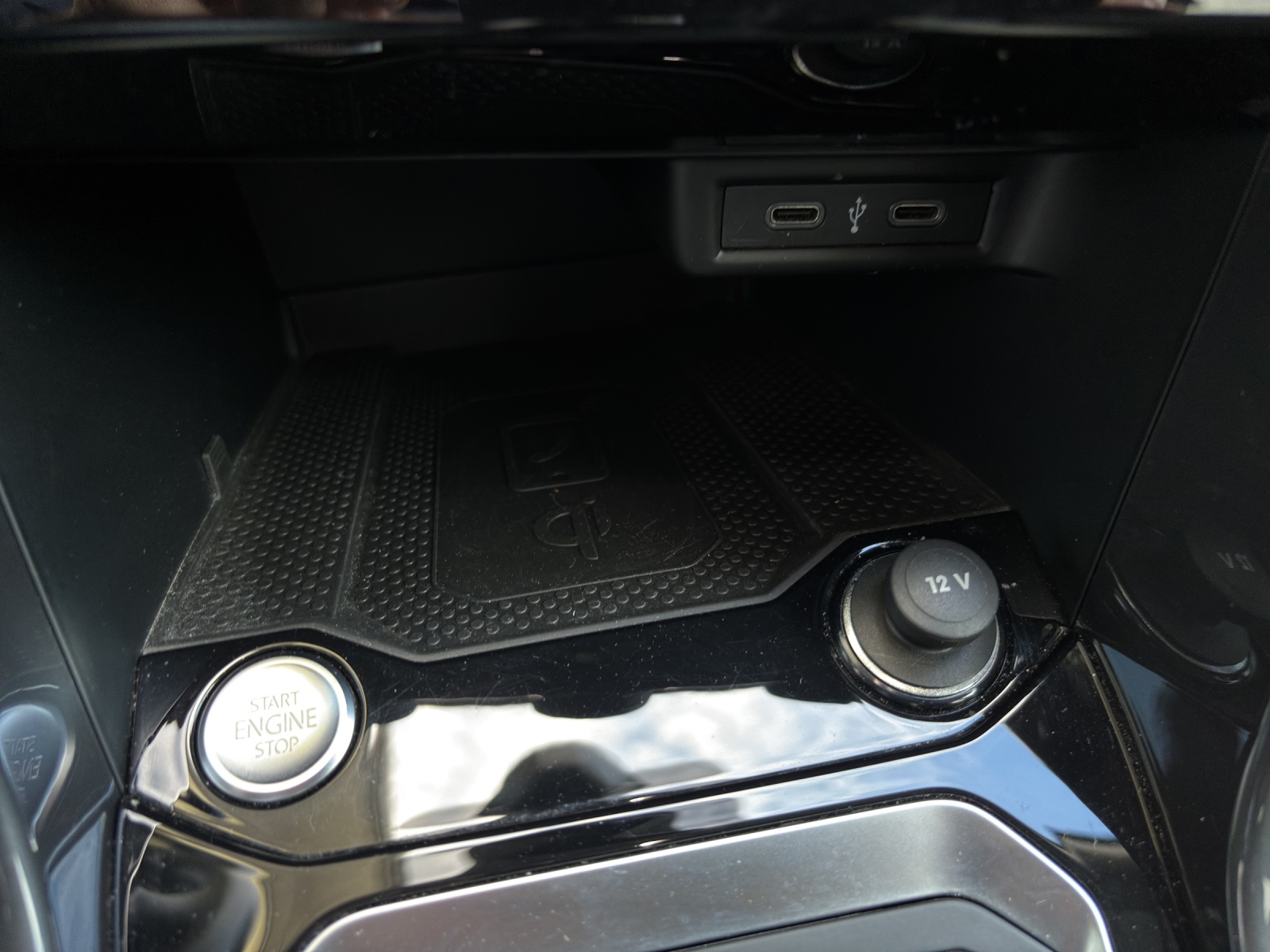 VW T-Roc 1.5 TSI EVO Sport R-Line DSG mit AHK, Rückfahrkamera & Winterräder-image-17
