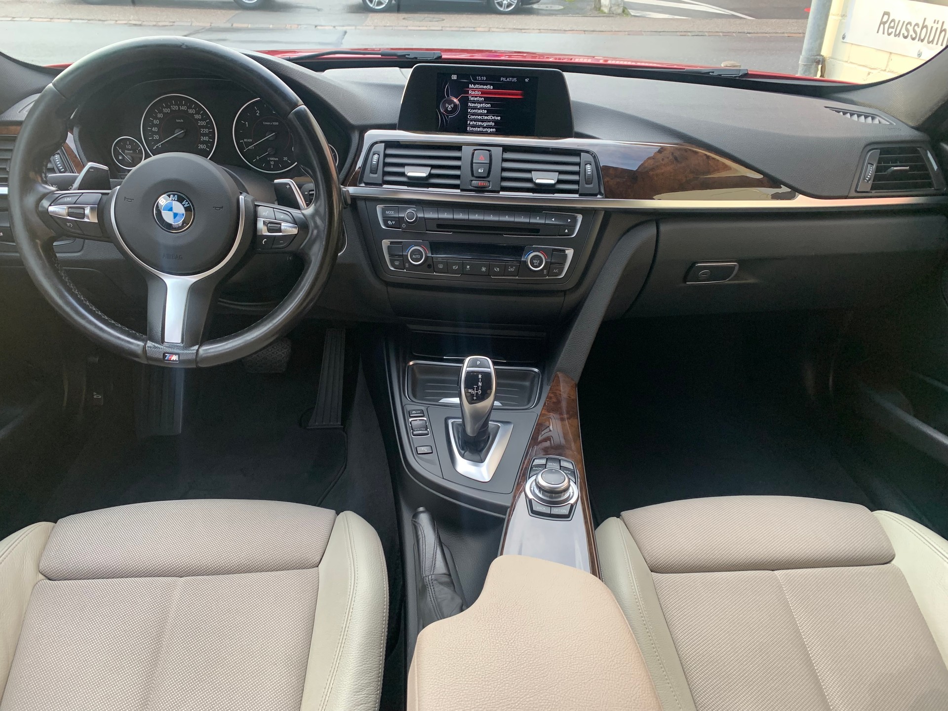 BMW 330d xDrive Touring Sport Line Steptronic-image-4