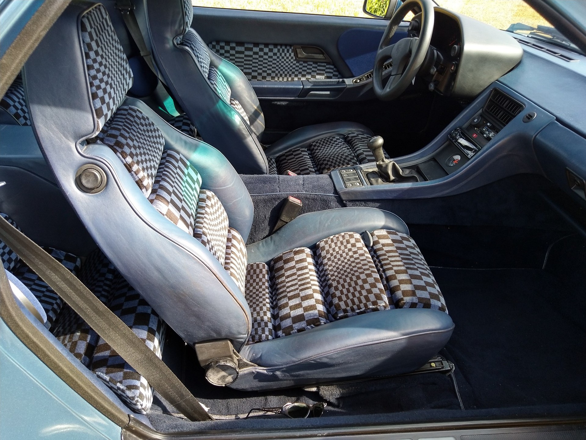 PORSCHE 928 S-image-4