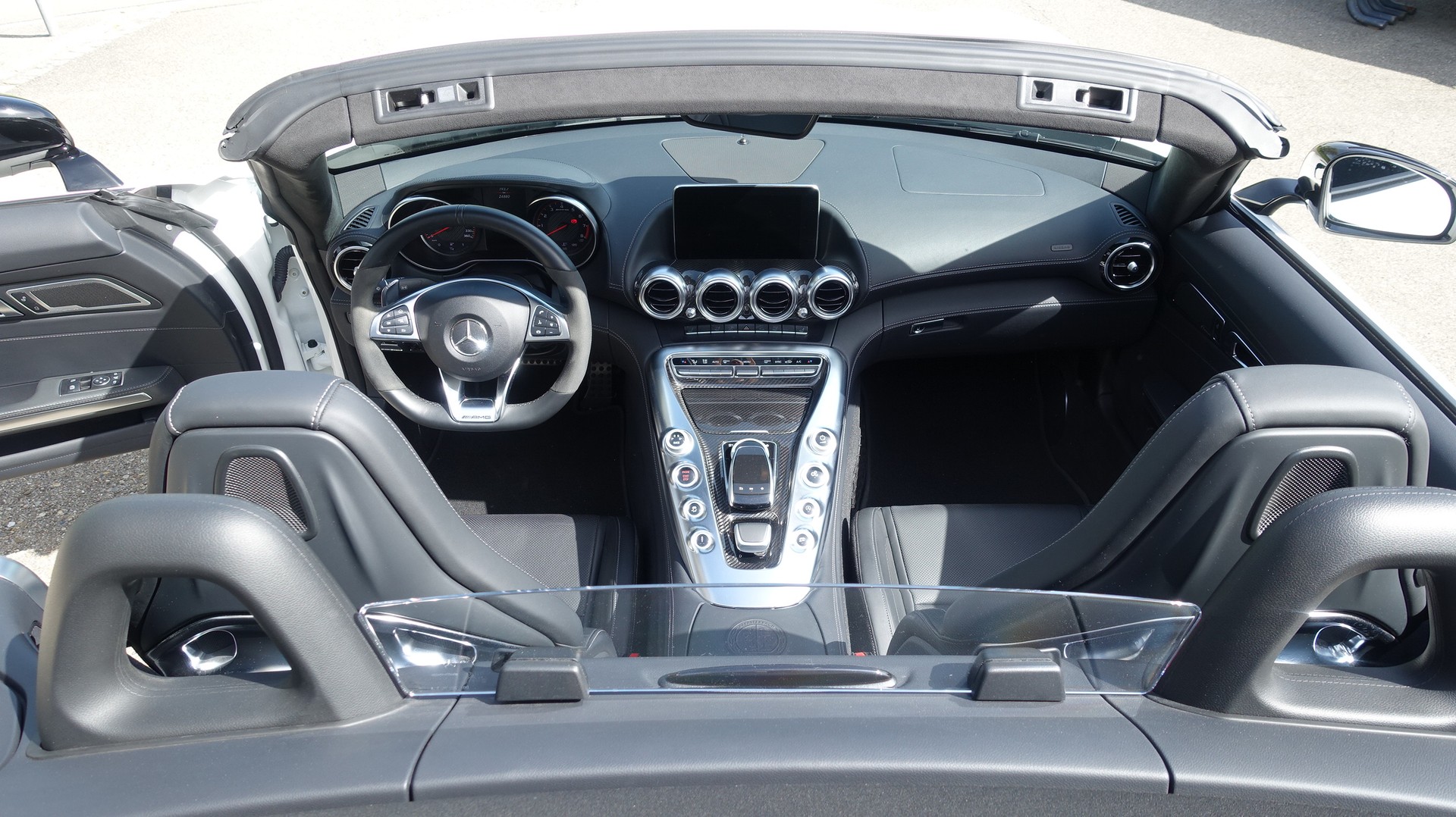 MERCEDES-BENZ AMG GT C Roadster Speedshift DCT-image-12
