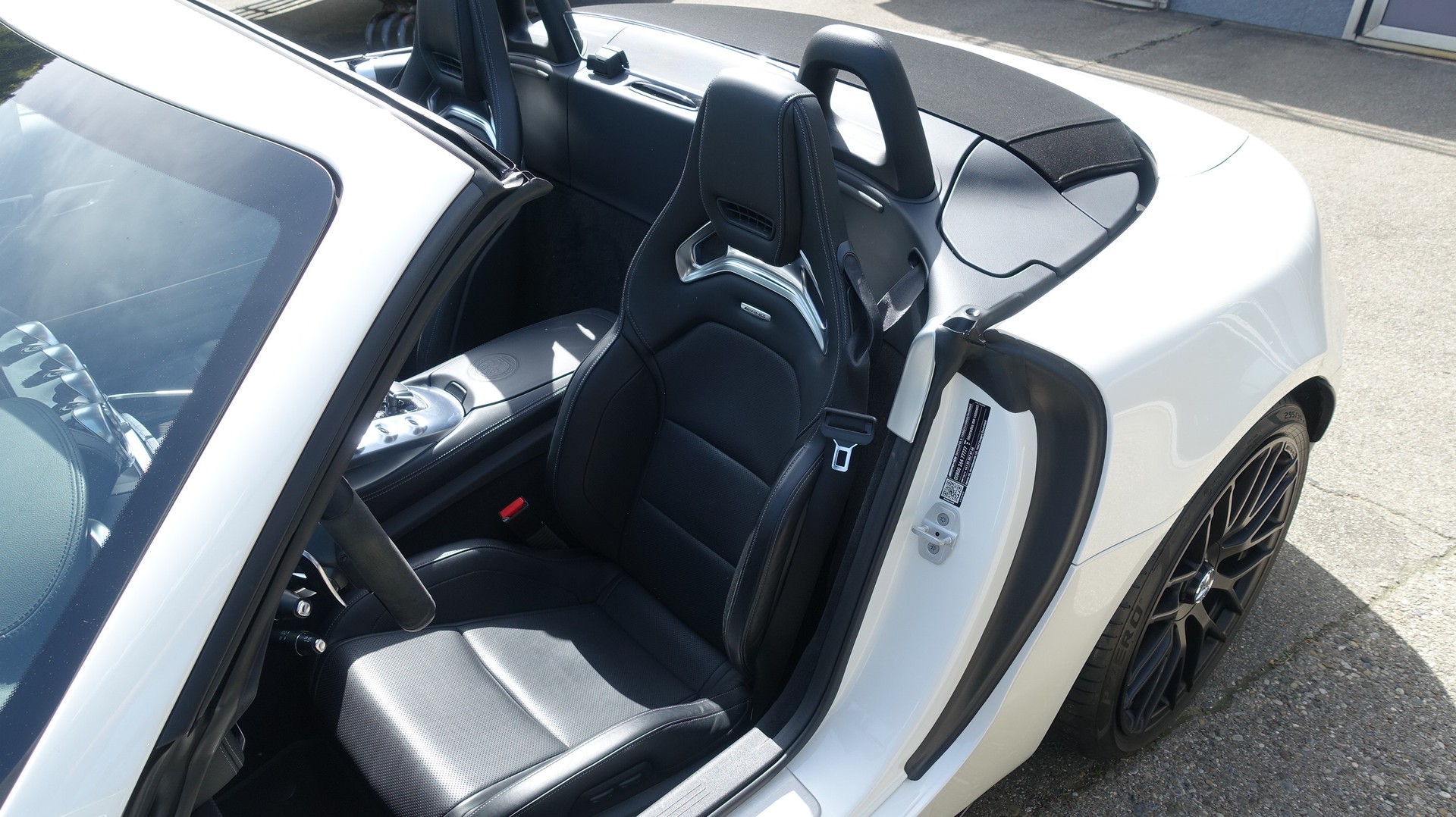 MERCEDES-BENZ AMG GT C Roadster Speedshift DCT-image-11