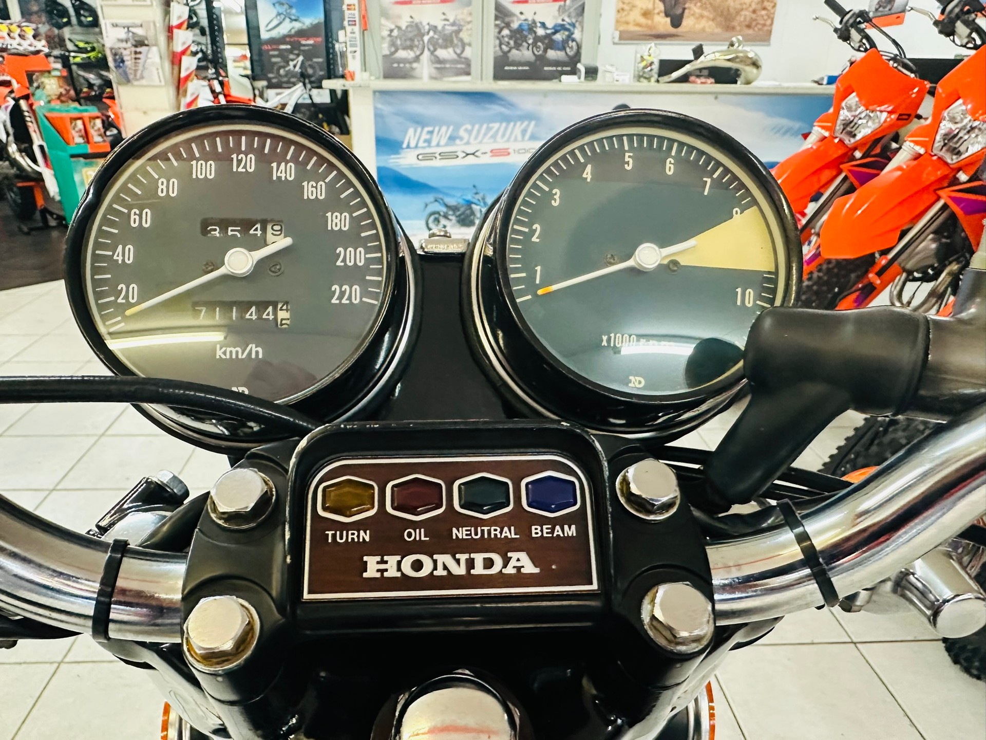 HONDA CB 750 Four K2-image-8