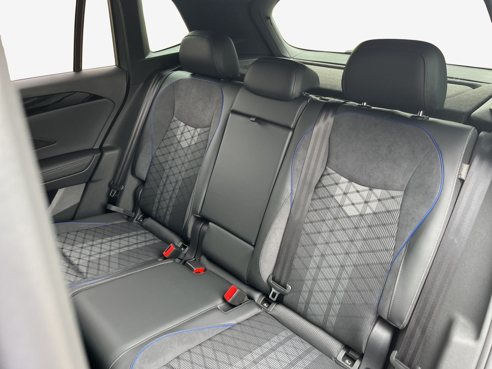 VW Tiguan 2.0 TDI SCR R-Line 4Motion DSG-image-11