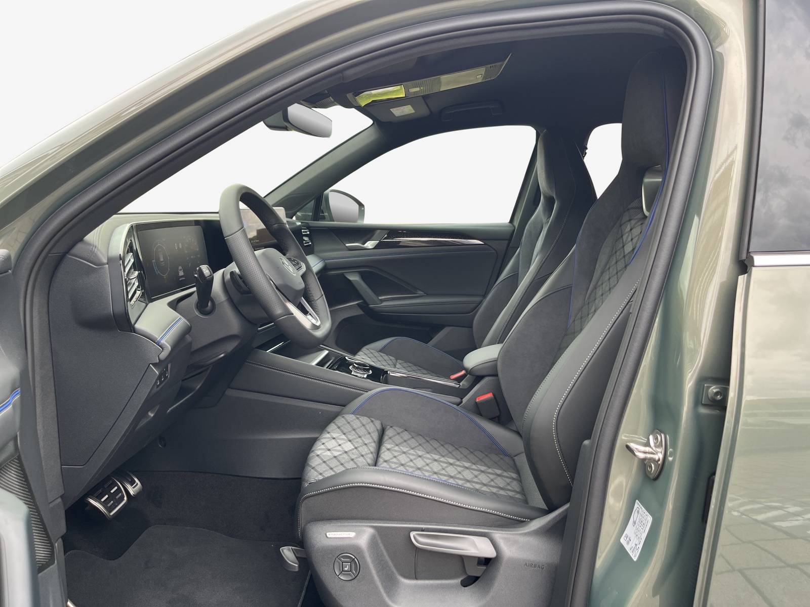 VW Tiguan 2.0 TDI SCR R-Line 4Motion DSG-image-7