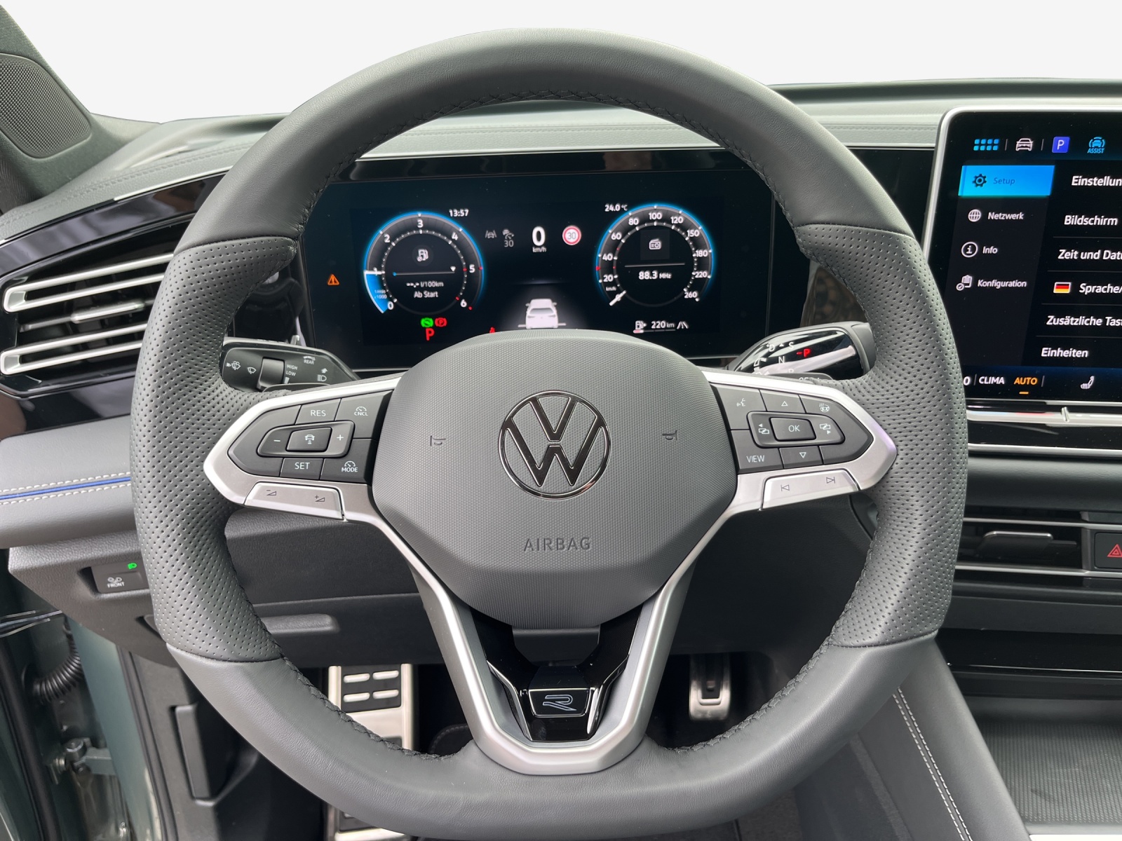 VW Tiguan 2.0 TDI SCR R-Line 4Motion DSG-image-9