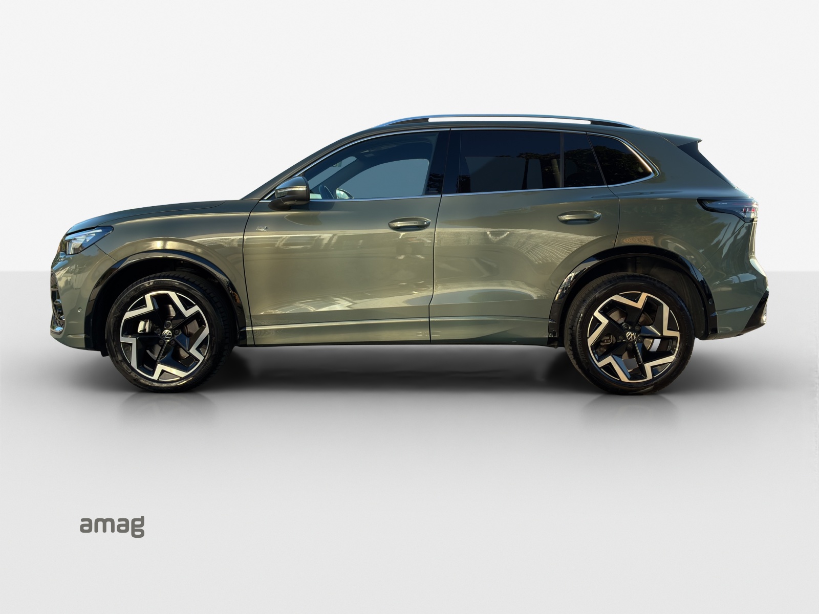 VW Tiguan 2.0 TDI SCR R-Line 4Motion DSG-image-3