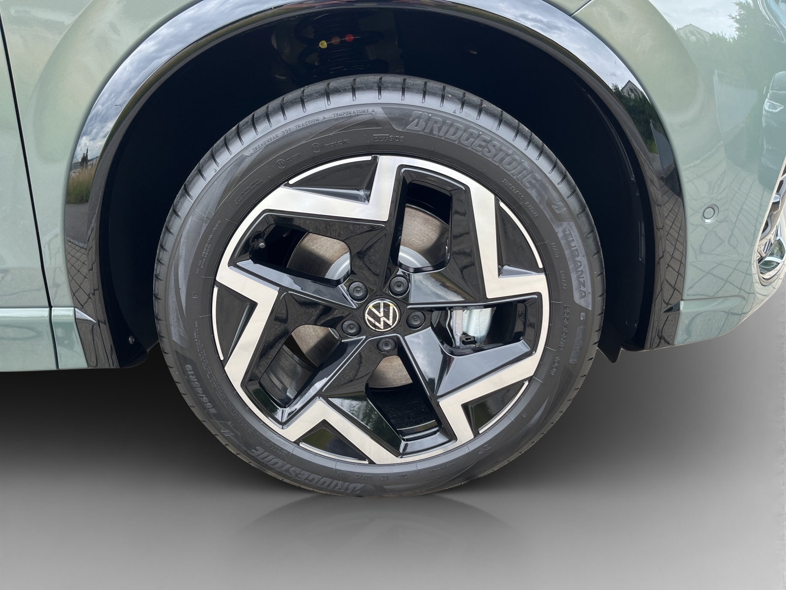 VW Tiguan 2.0 TDI SCR R-Line 4Motion DSG-image-13