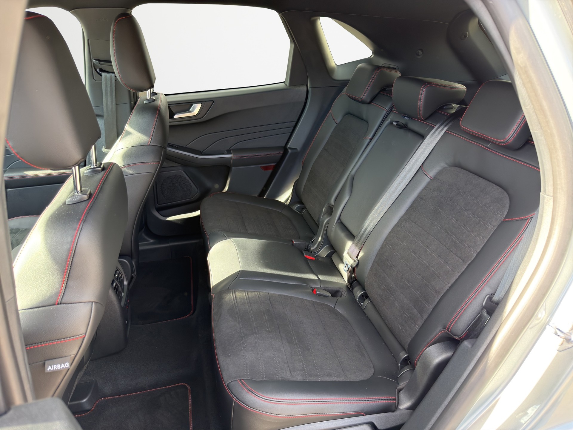 FORD Kuga 2.5 FHEV ST-Line X 4WD-image-9