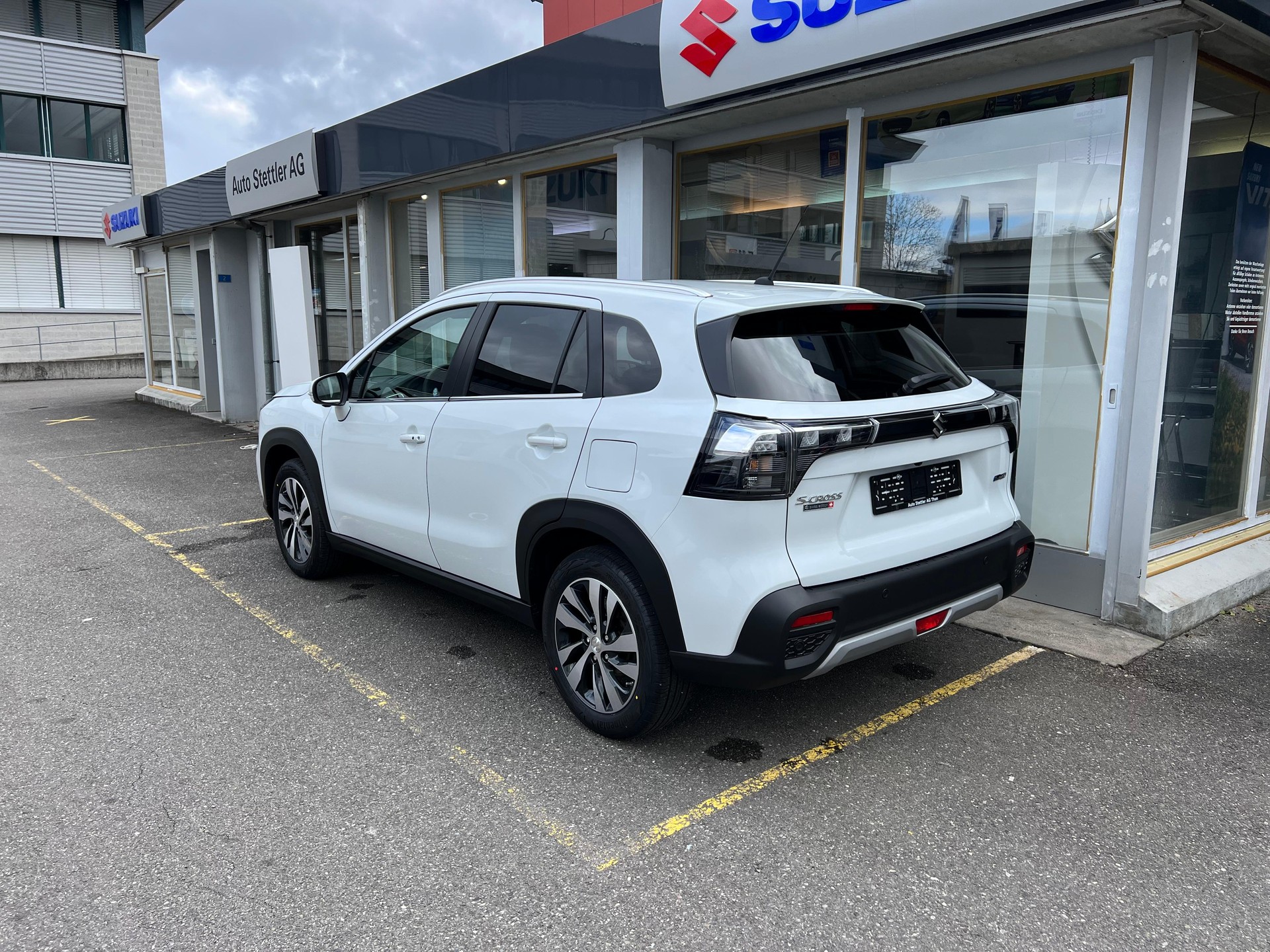 SUZUKI S-Cross 1.5 Compact Top Hybrid 4x4-showroom-element-2