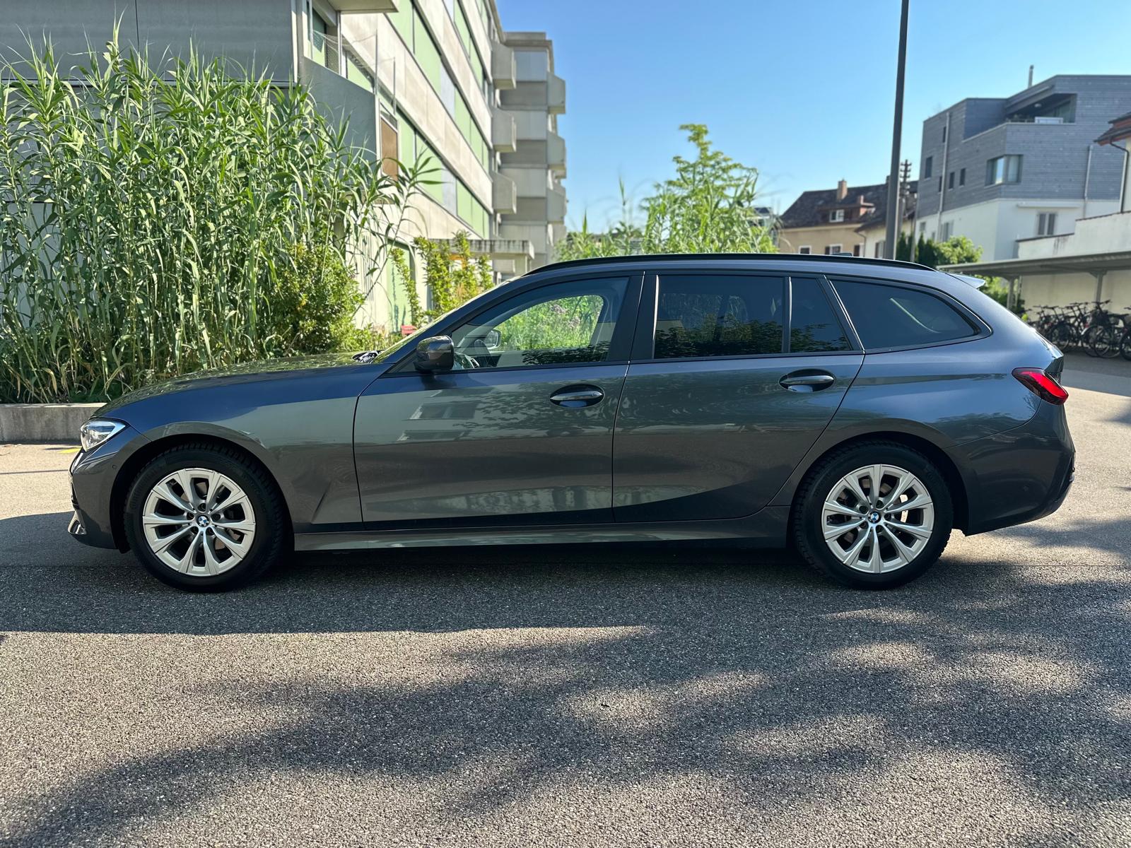 BMW 320d xDrive Touring Steptronic-image-5