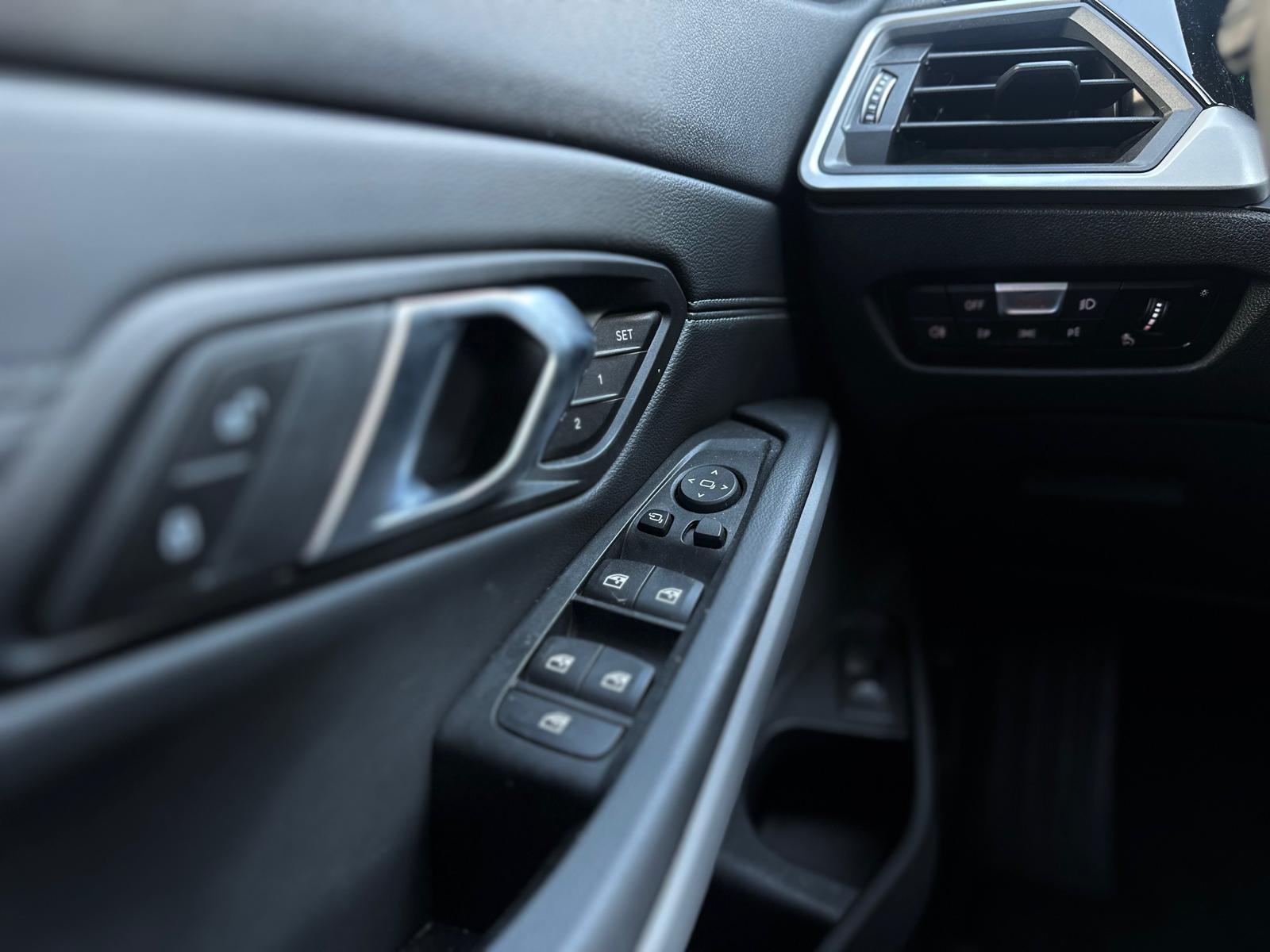 BMW 320d xDrive Touring Steptronic-image-17