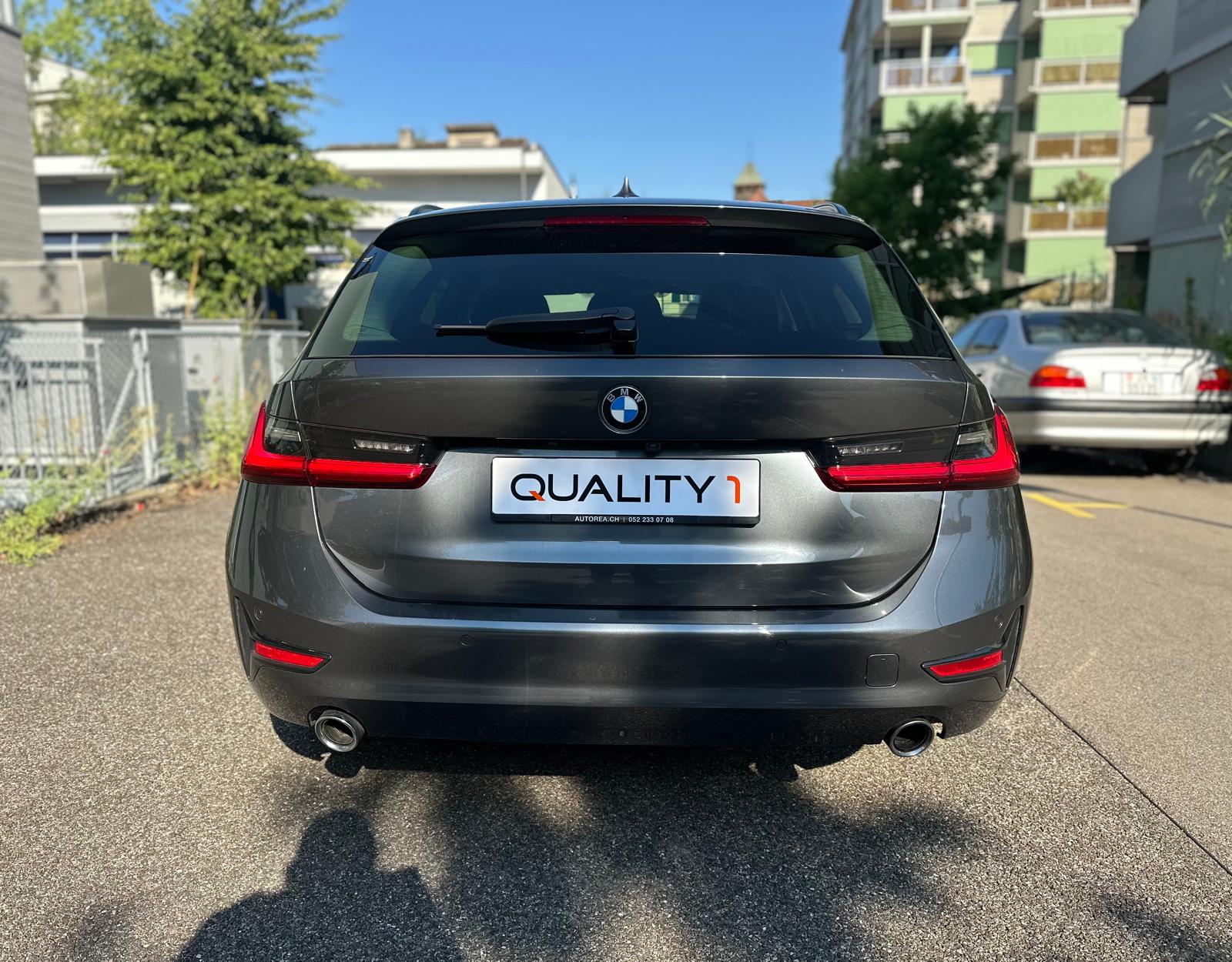 BMW 320d xDrive Touring Steptronic-showroom-element-3
