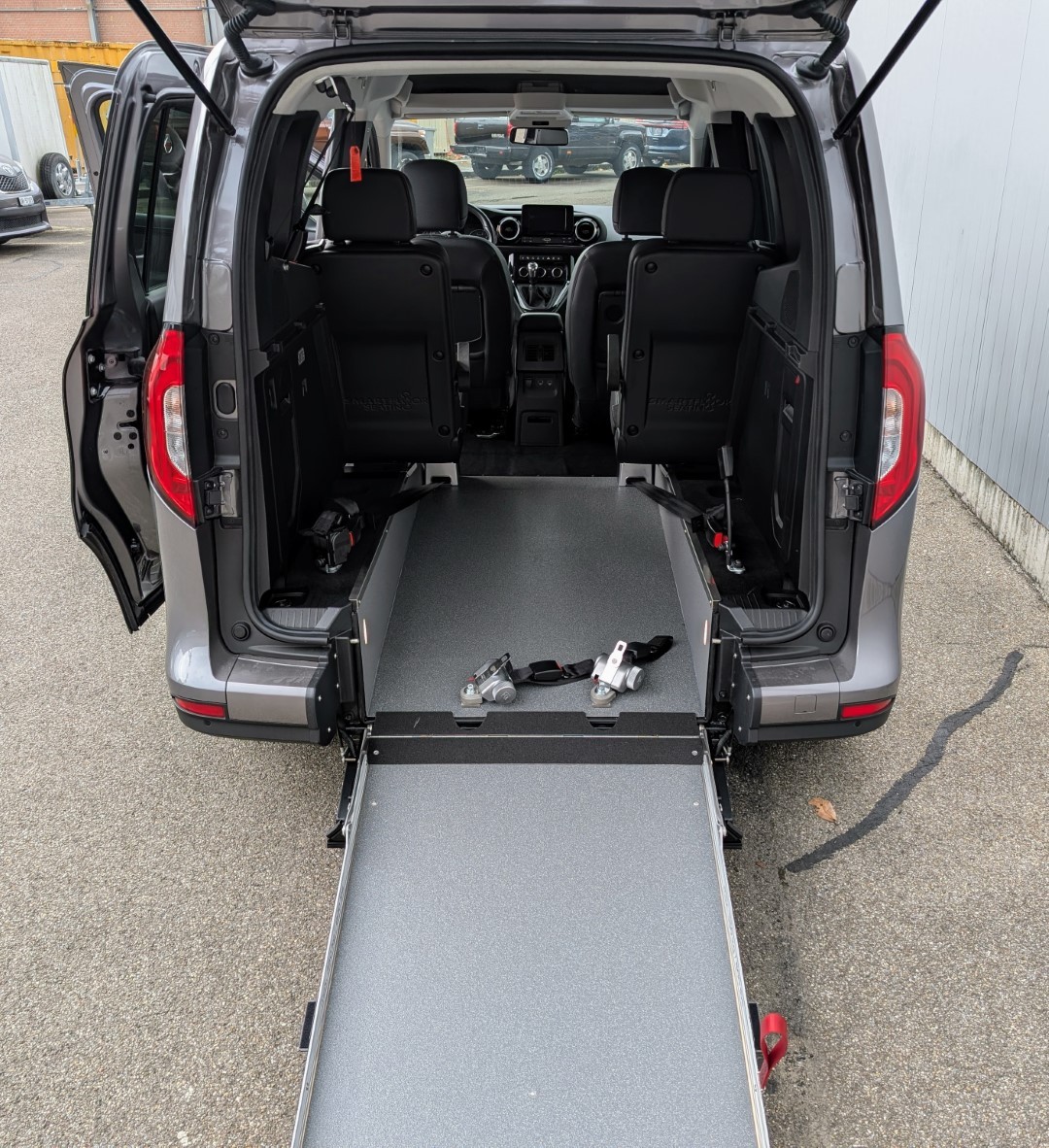 MERCEDES-BENZ T 180 Progressive Rollstuhlrampe-image-8