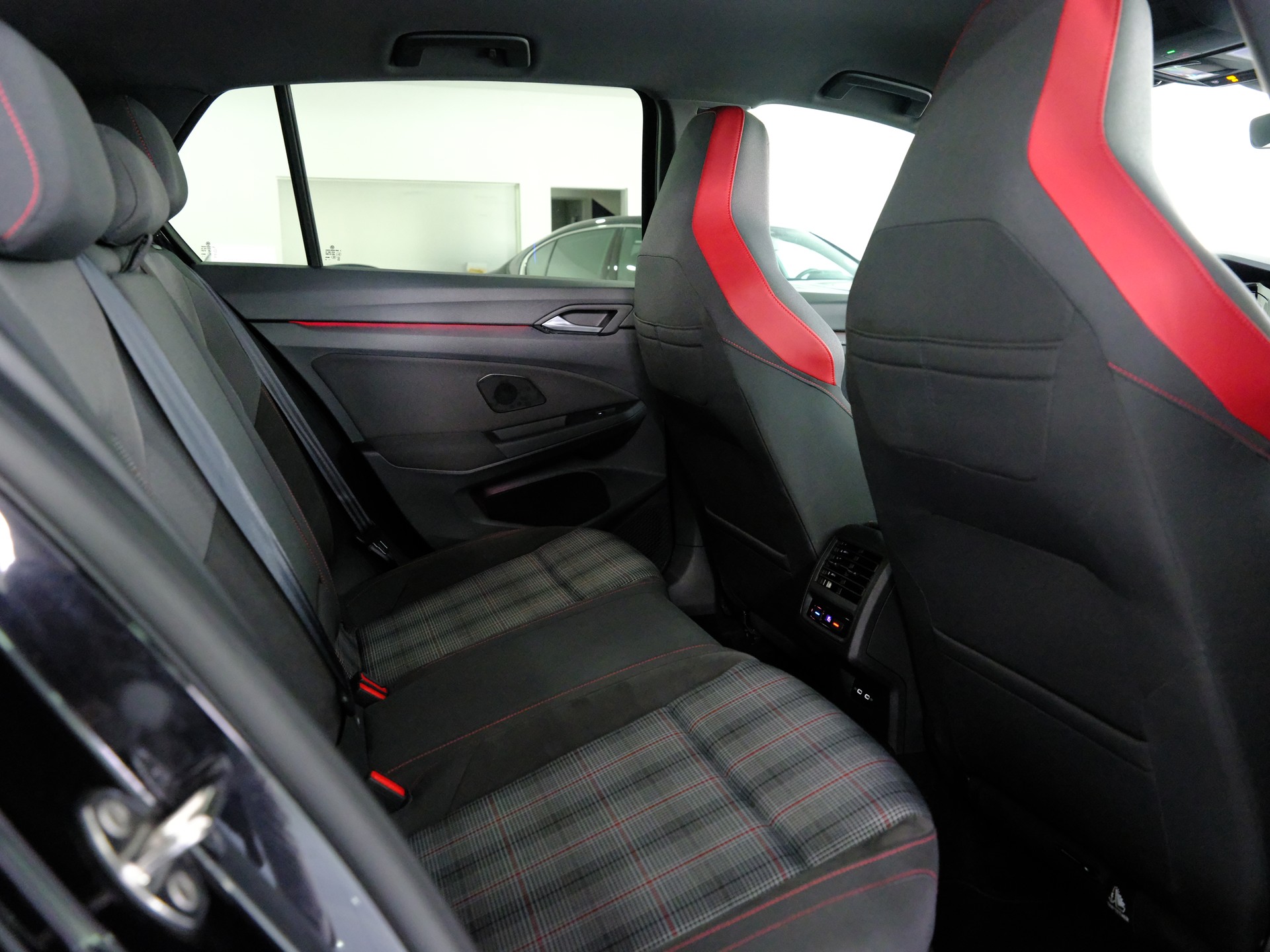 VW Golf 2.0 TSI GTI DSG-image-25