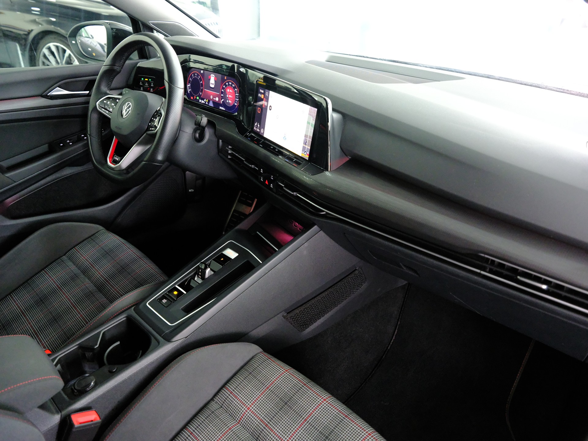 VW Golf 2.0 TSI GTI DSG-image-23
