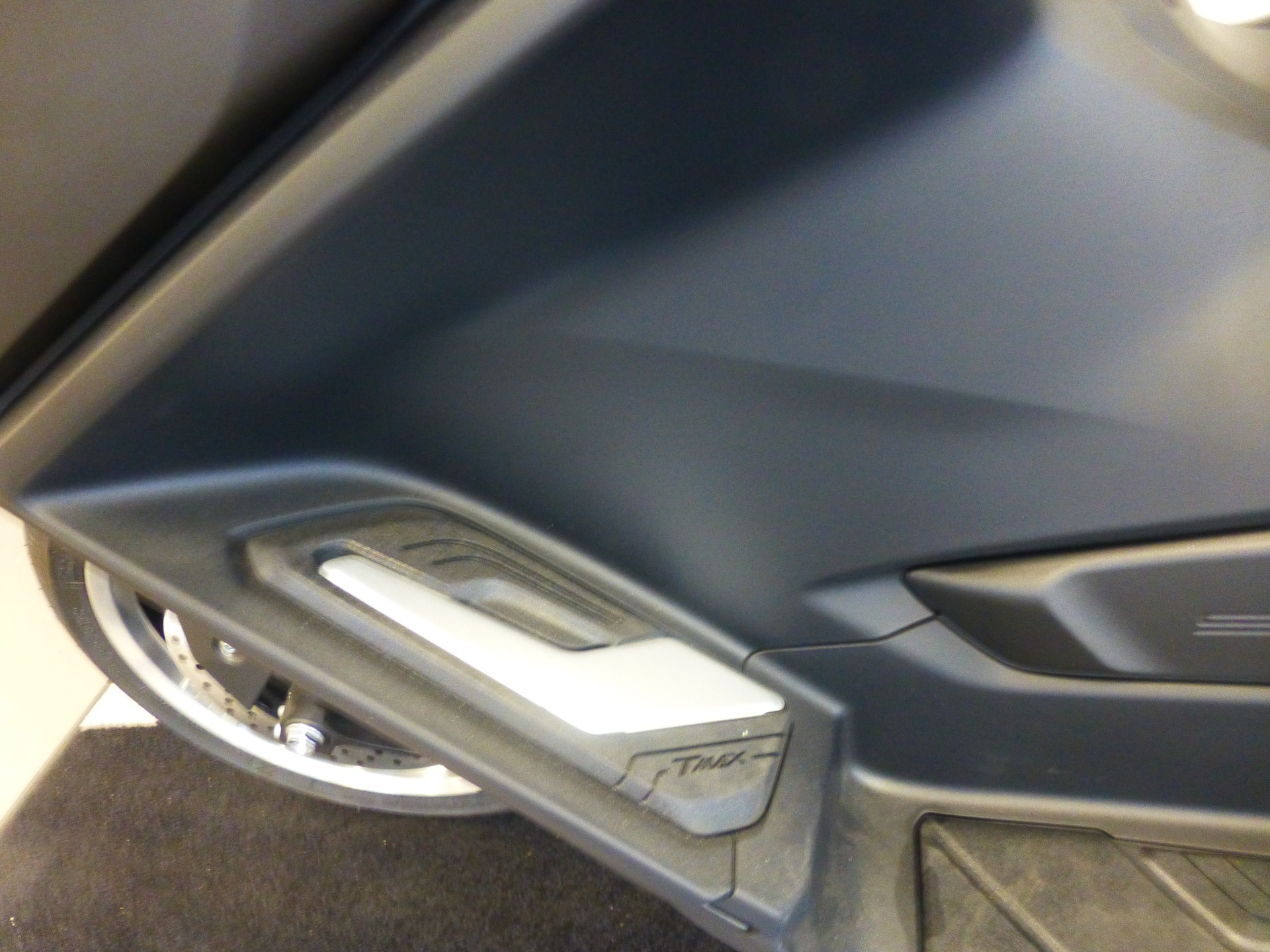 YAMAHA T-MAX Tech-Max XP 560-image-8