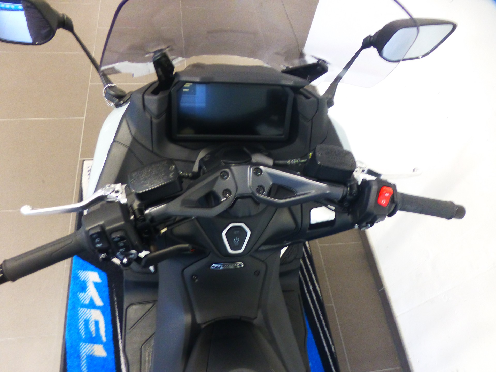 YAMAHA T-MAX Tech-Max XP 560-image-9