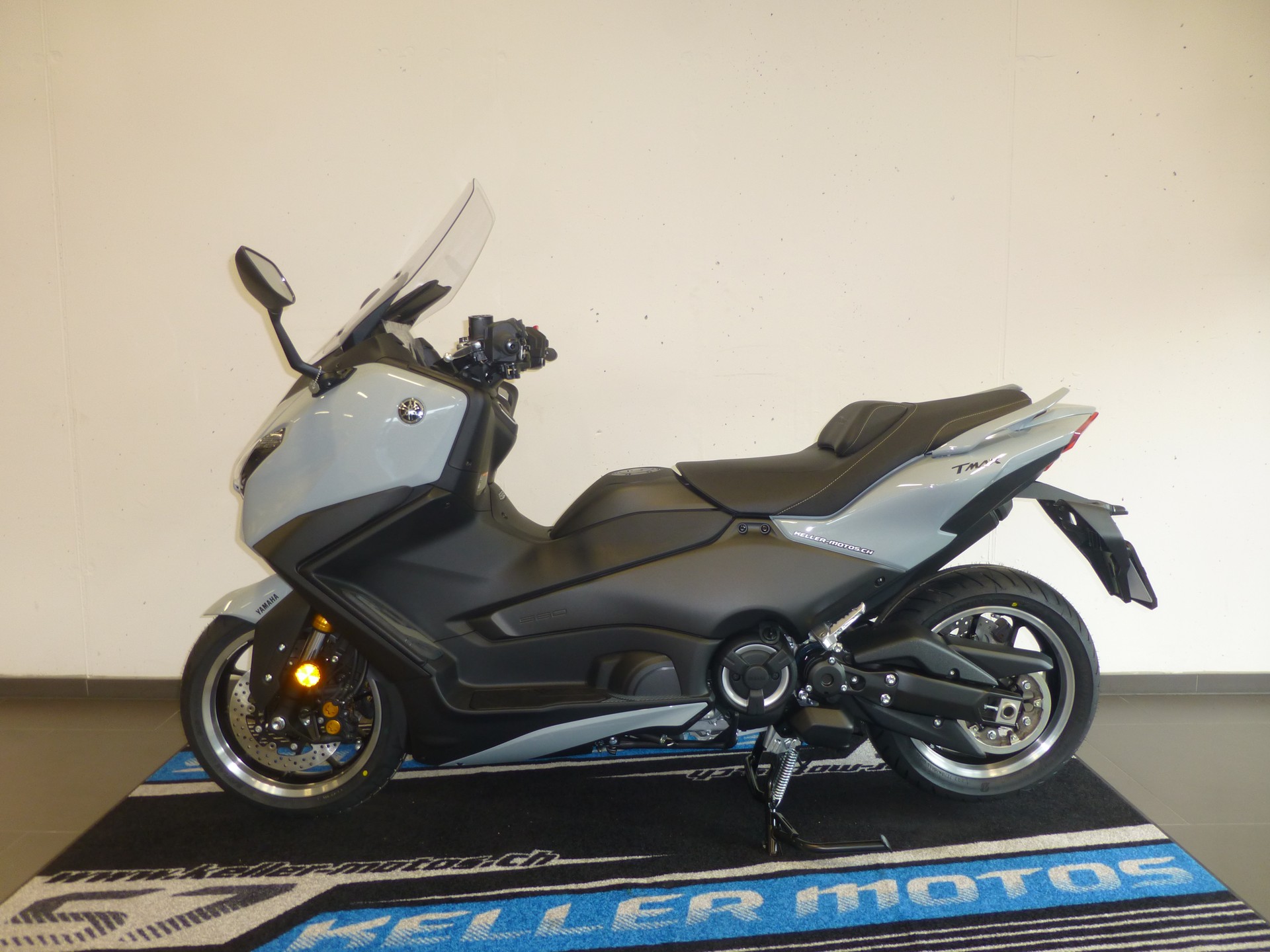 YAMAHA T-MAX Tech-Max XP 560-showroom-element-2