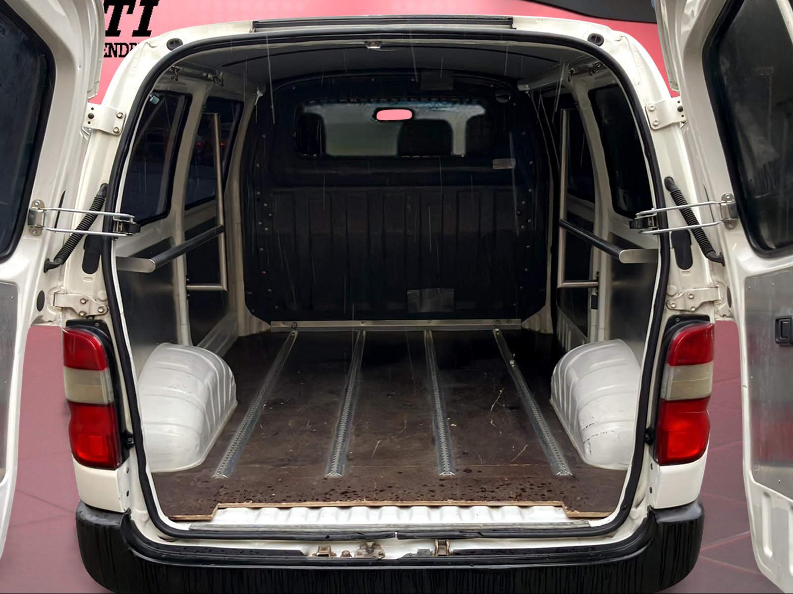 TOYOTA HIACE Kombi LWB 2.5 D-4D 3 P.-image-9