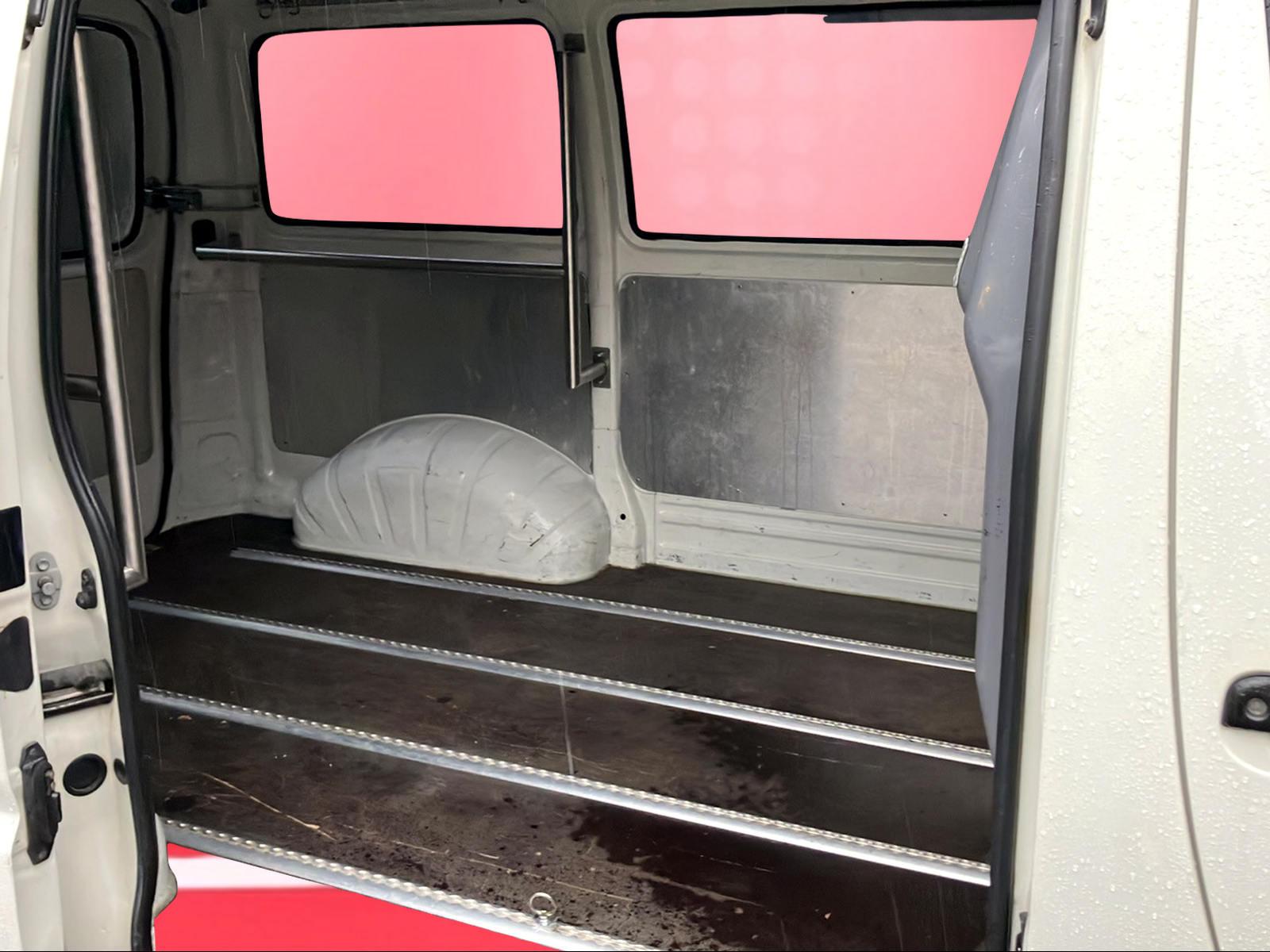 TOYOTA HIACE Kombi LWB 2.5 D-4D 3 P.-image-6