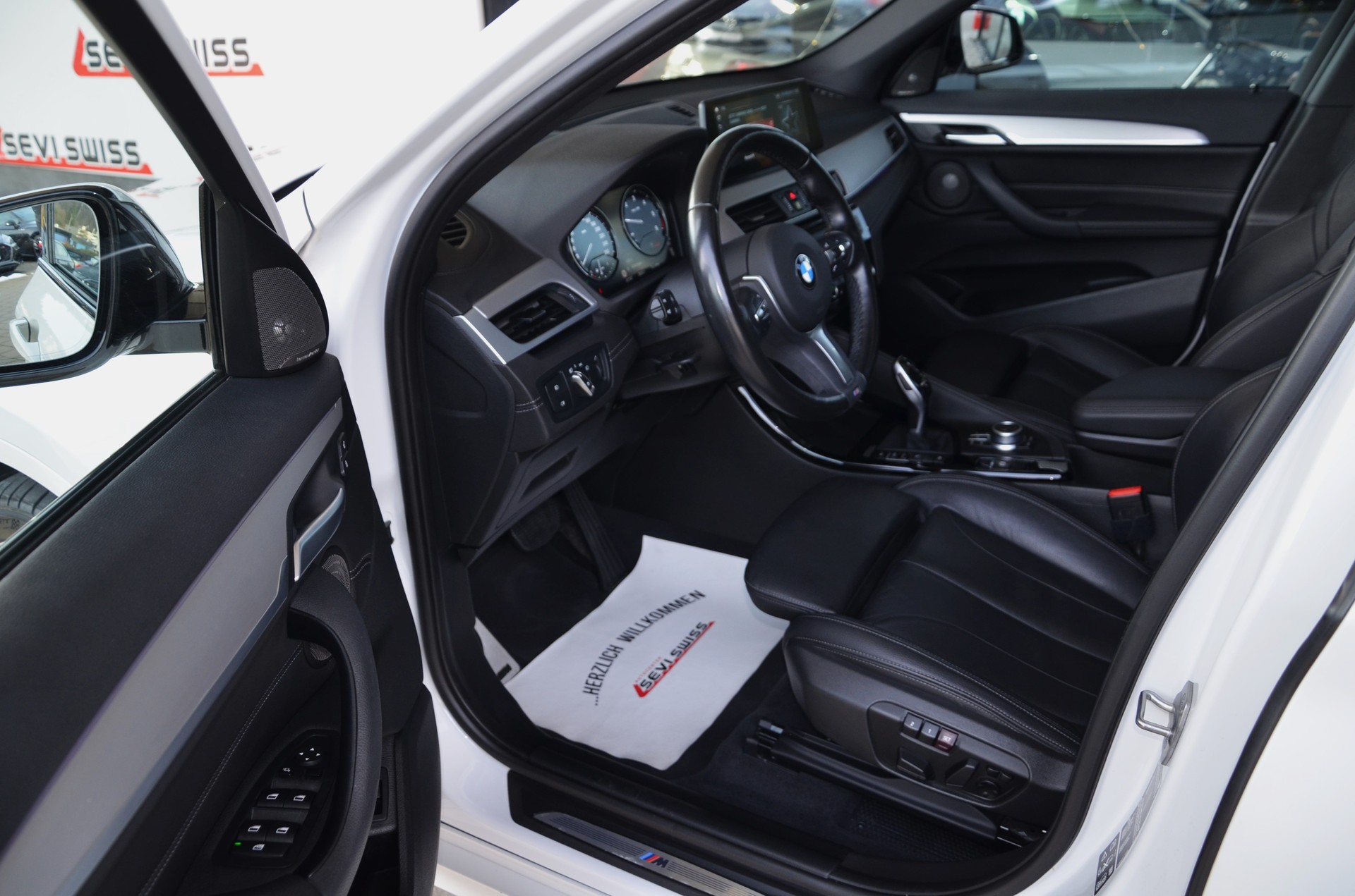 BMW X1 xDrive 25d M Sport Steptronic*Frisch ab MFK,1 Jahr oder 20'000km Garantie*-image-6