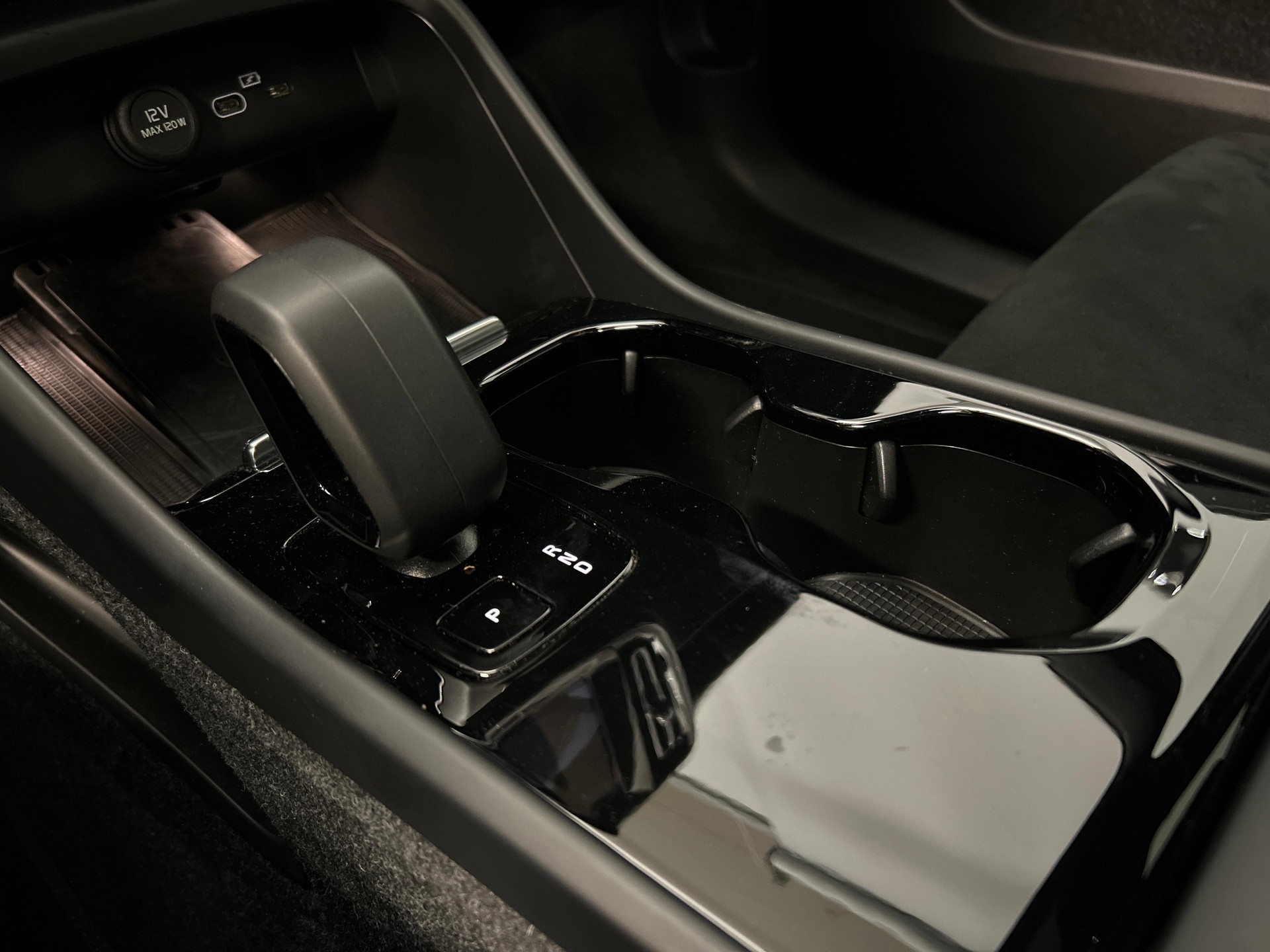 VOLVO C40 E80 Plus AWD-image-14