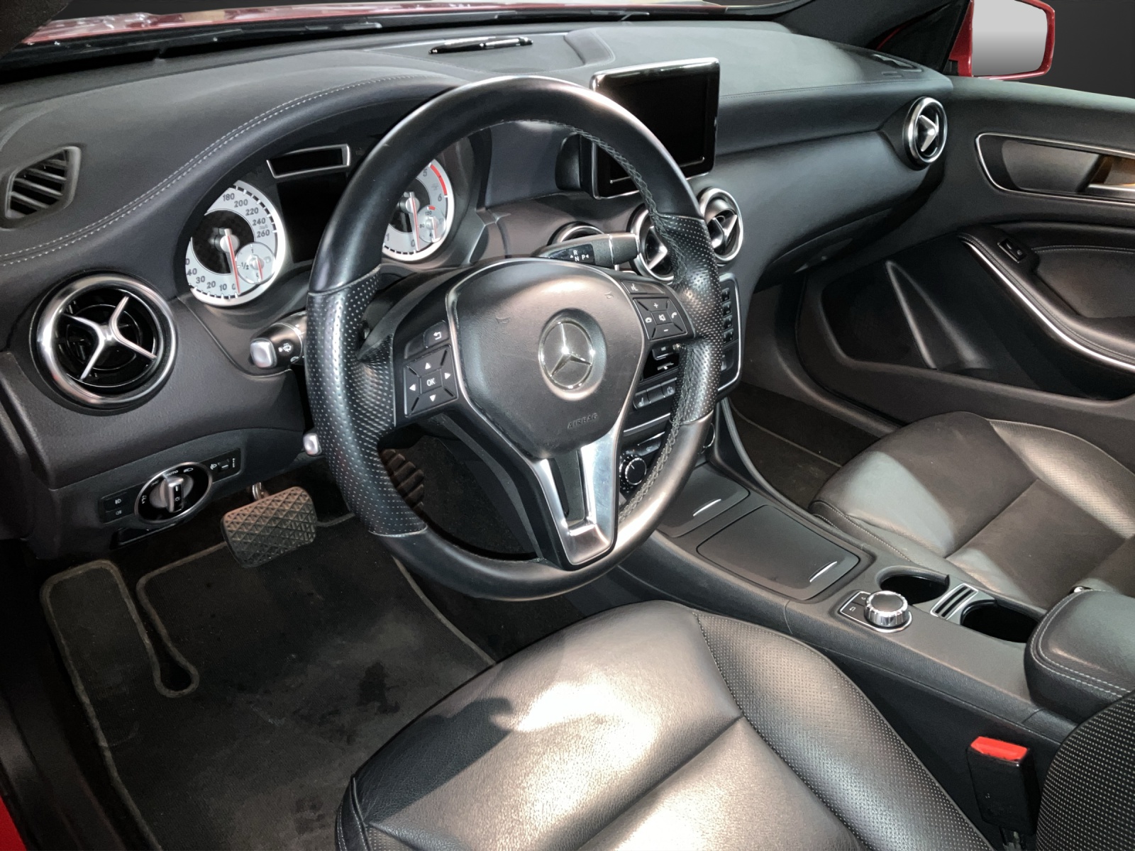 MERCEDES-BENZ A 220 CDI Urban 7G-DCT-image-8