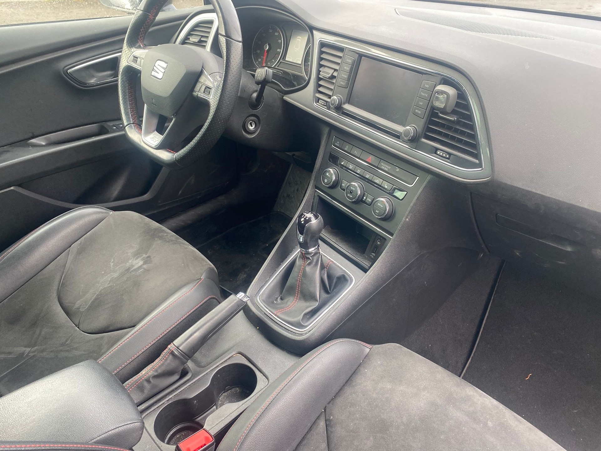 SEAT Leon ST 1.4 TSI FR-image-10
