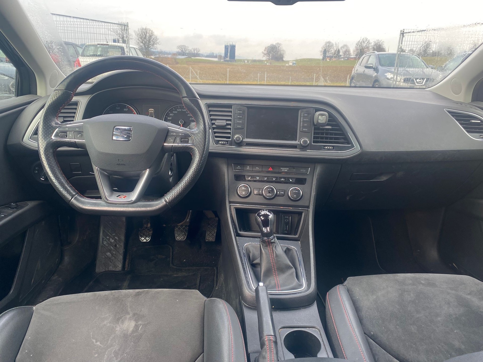 SEAT Leon ST 1.4 TSI FR-image-9
