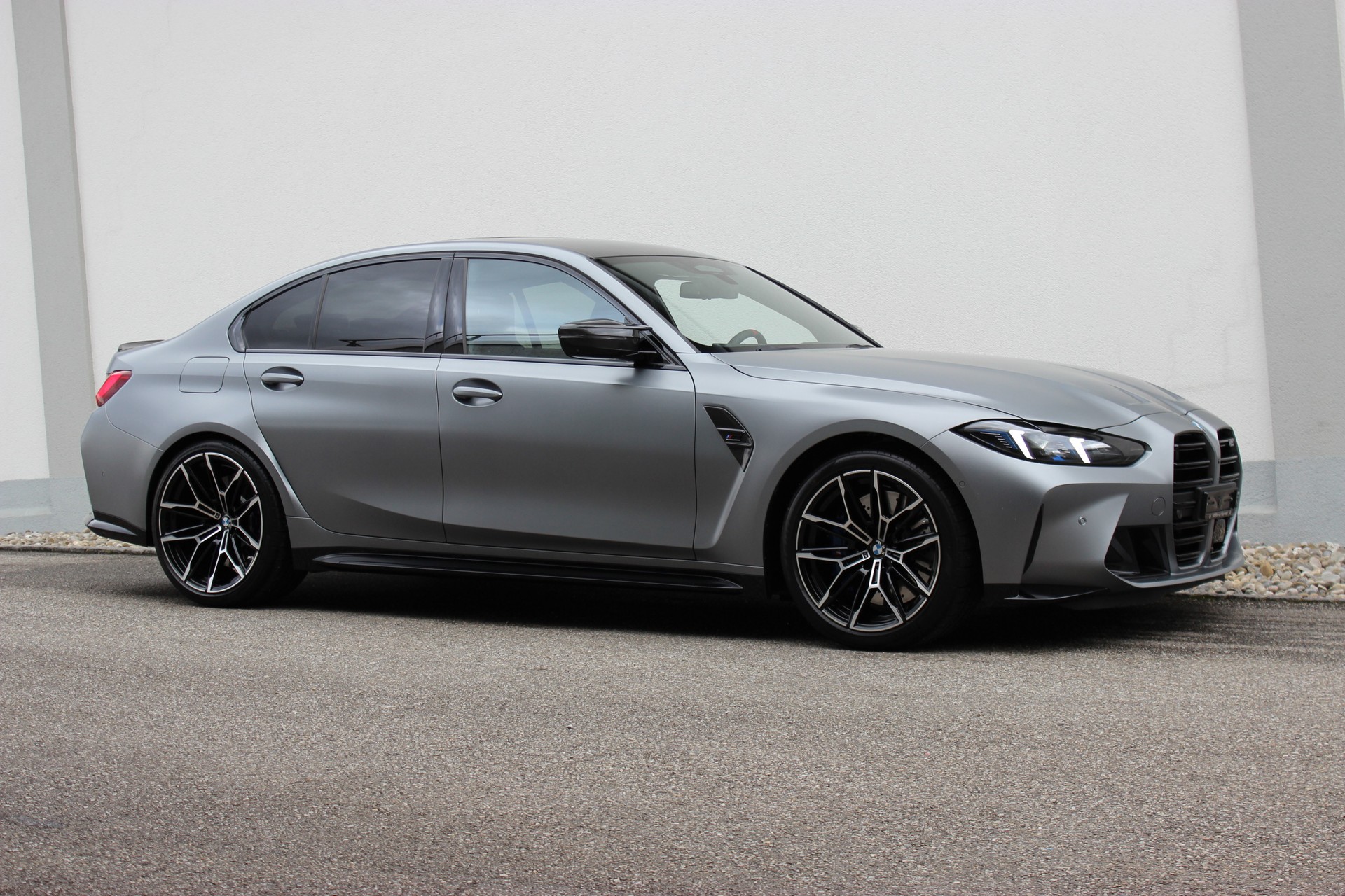 BMW M3 Competition M xDrive Carbon Exterieurpaket Individual *Frozen Pure Grey II metallic*-image-4