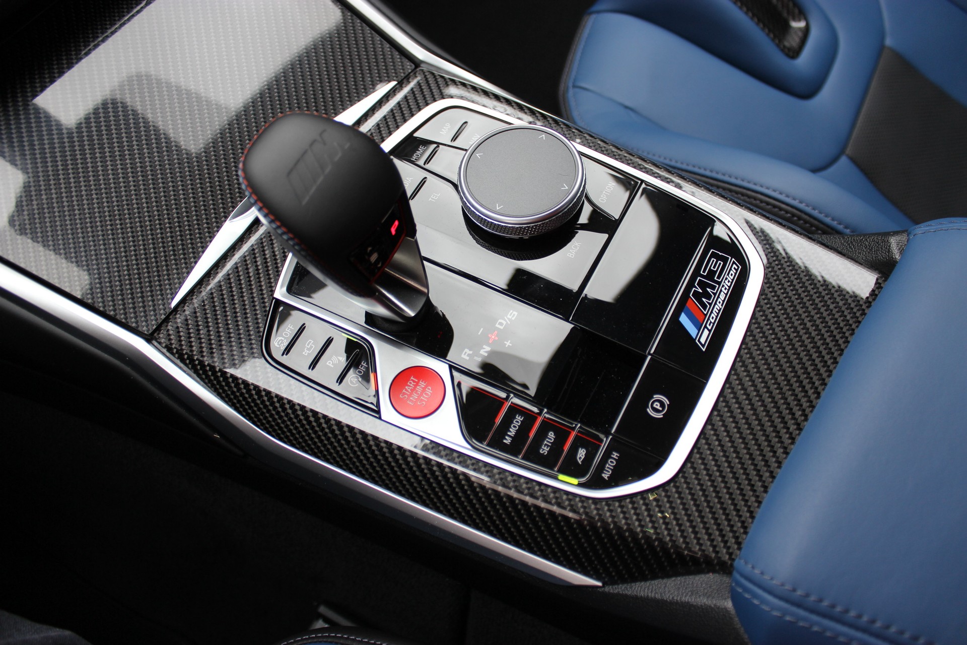 BMW M3 Competition M xDrive Carbon Exterieurpaket Individual *Frozen Pure Grey II metallic*-image-14