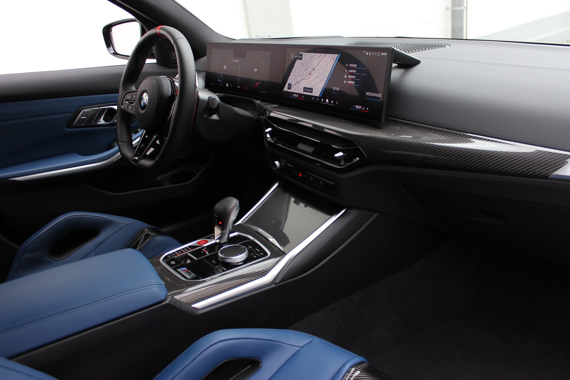 BMW M3 Competition M xDrive Carbon Exterieurpaket Individual *Frozen Pure Grey II metallic*-image-1
