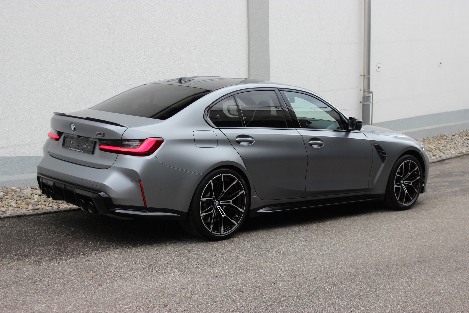 BMW M3 Competition M xDrive Carbon Exterieurpaket Individual *Frozen Pure Grey II metallic*-image-5